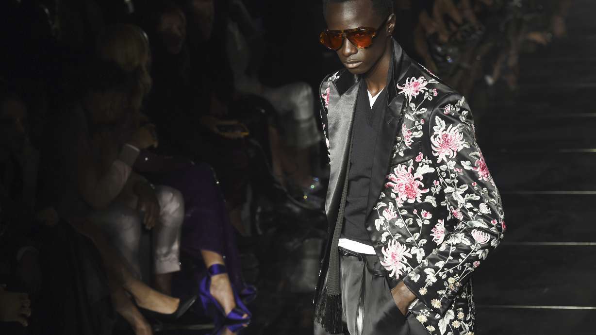 Before Oscars, stars pack Tom Ford's fashion week show in LA