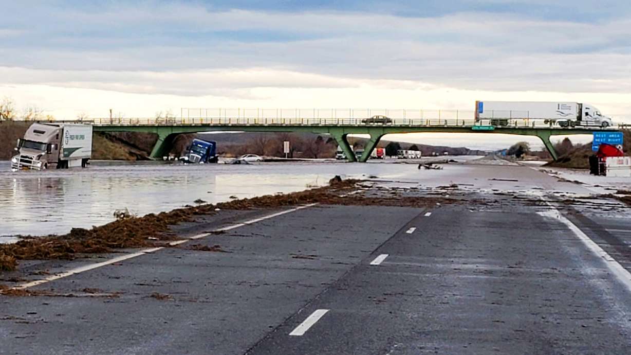 Oregon flooding abates; authorities report body found