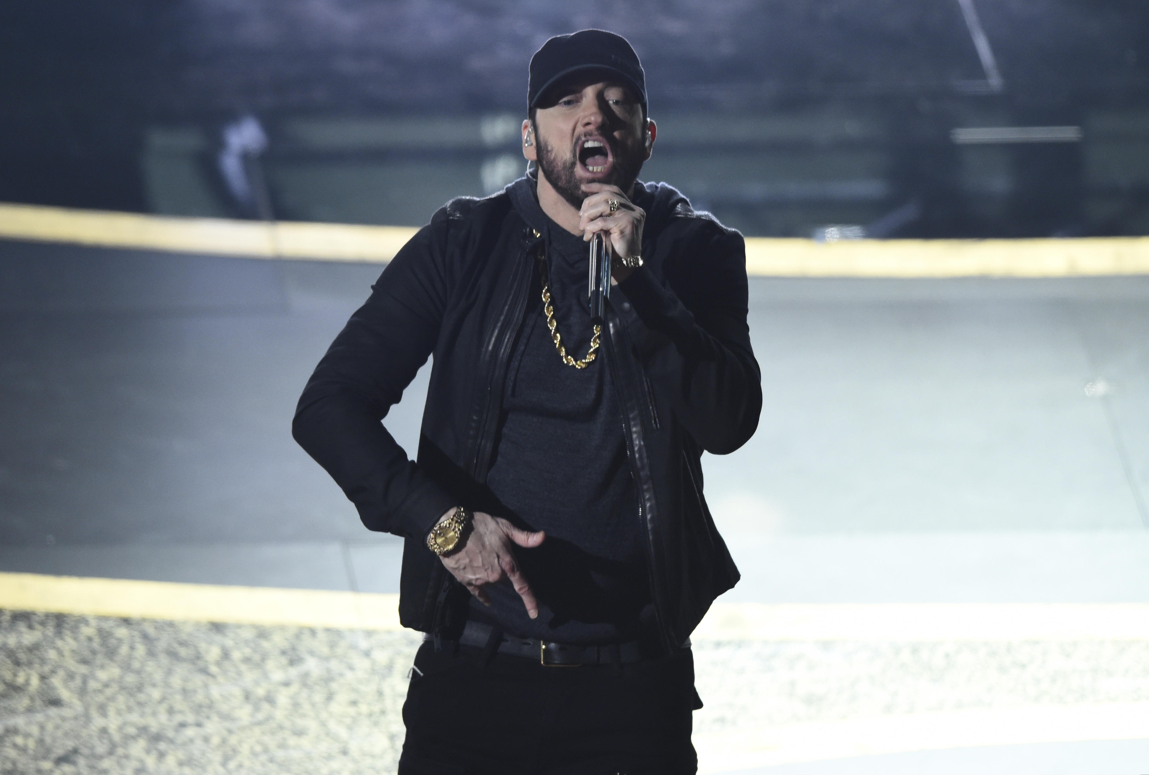 Rapper Eminem shocks Oscars with performance 17 years late