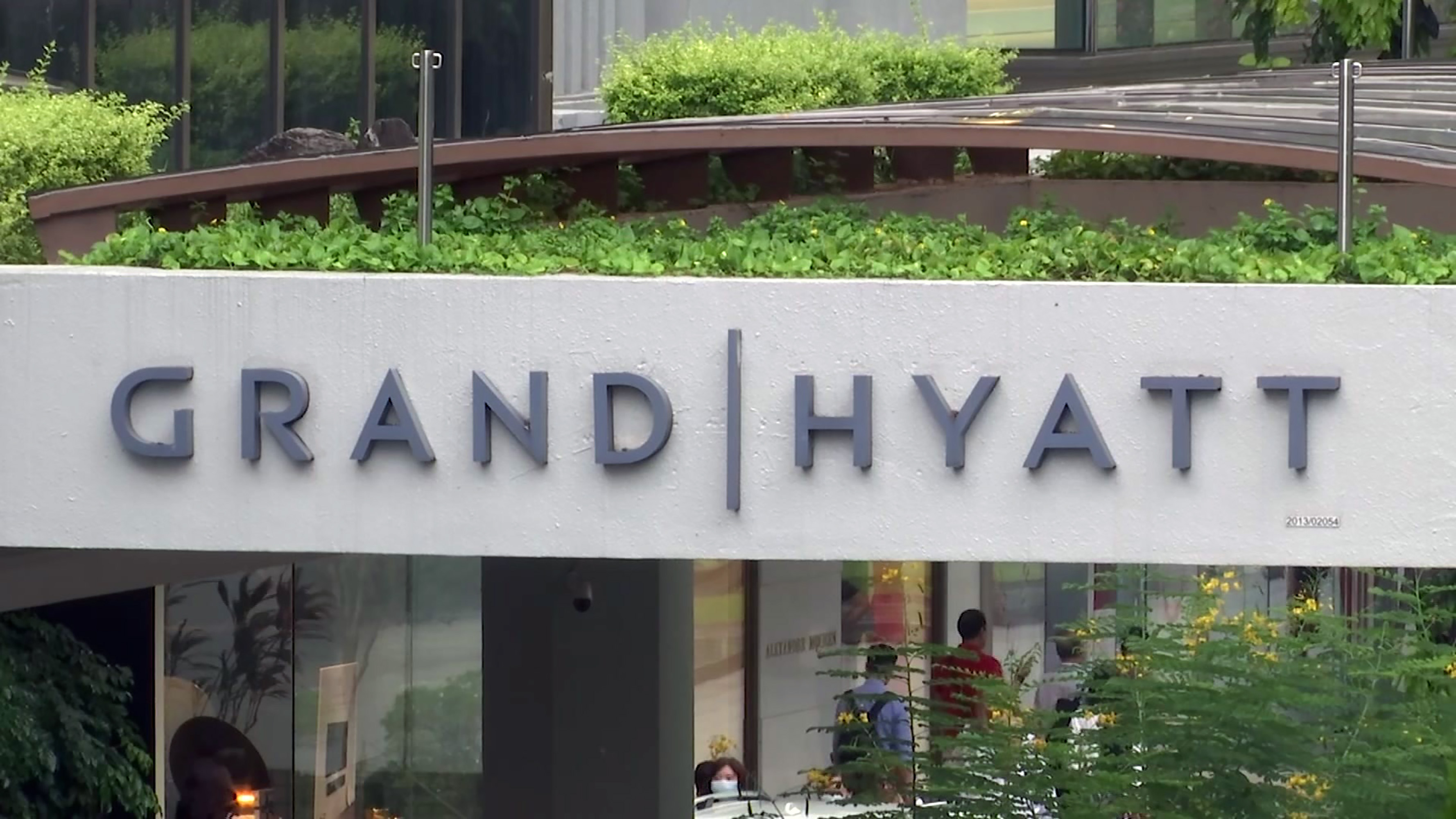 Elbow bumps and bows: Singapore air show opens despite virus