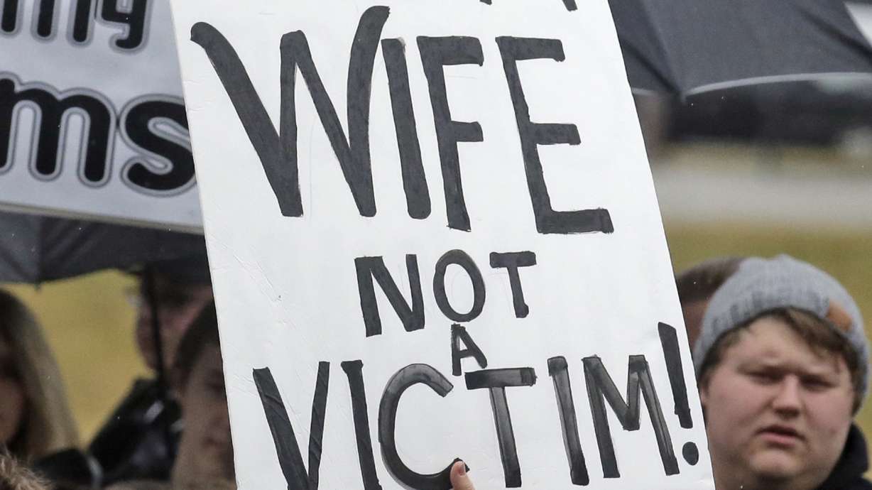 House committee unanimously approves bill to drop penalty for bigamy