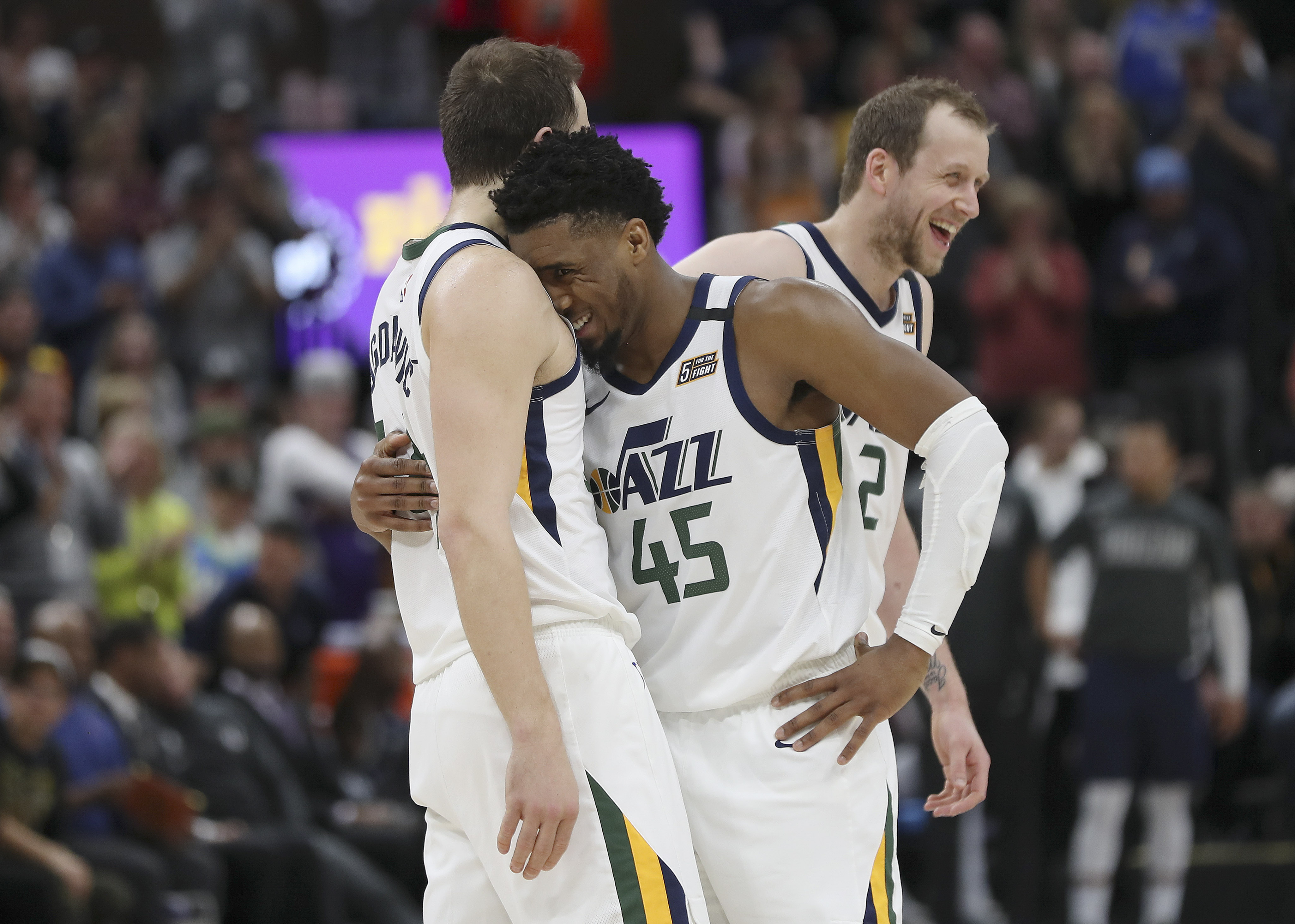Utah Jazz hold off Mavericks for third straight win