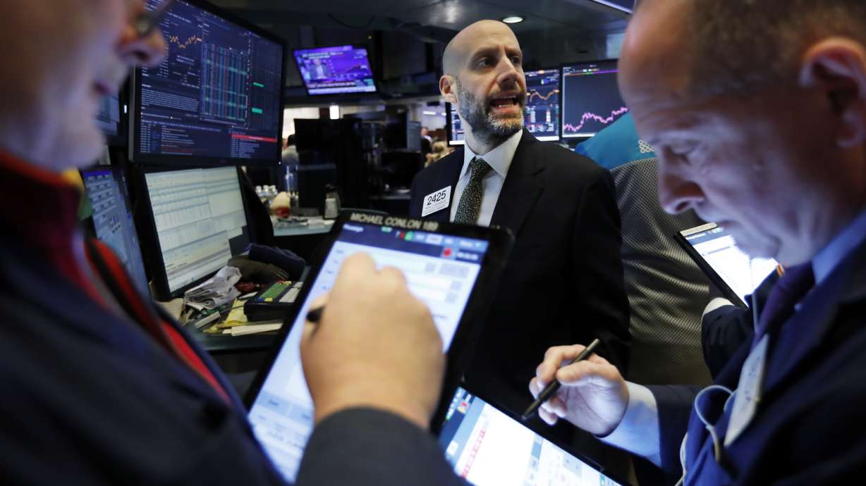 Asian shares rise despite worries about virus outbreak