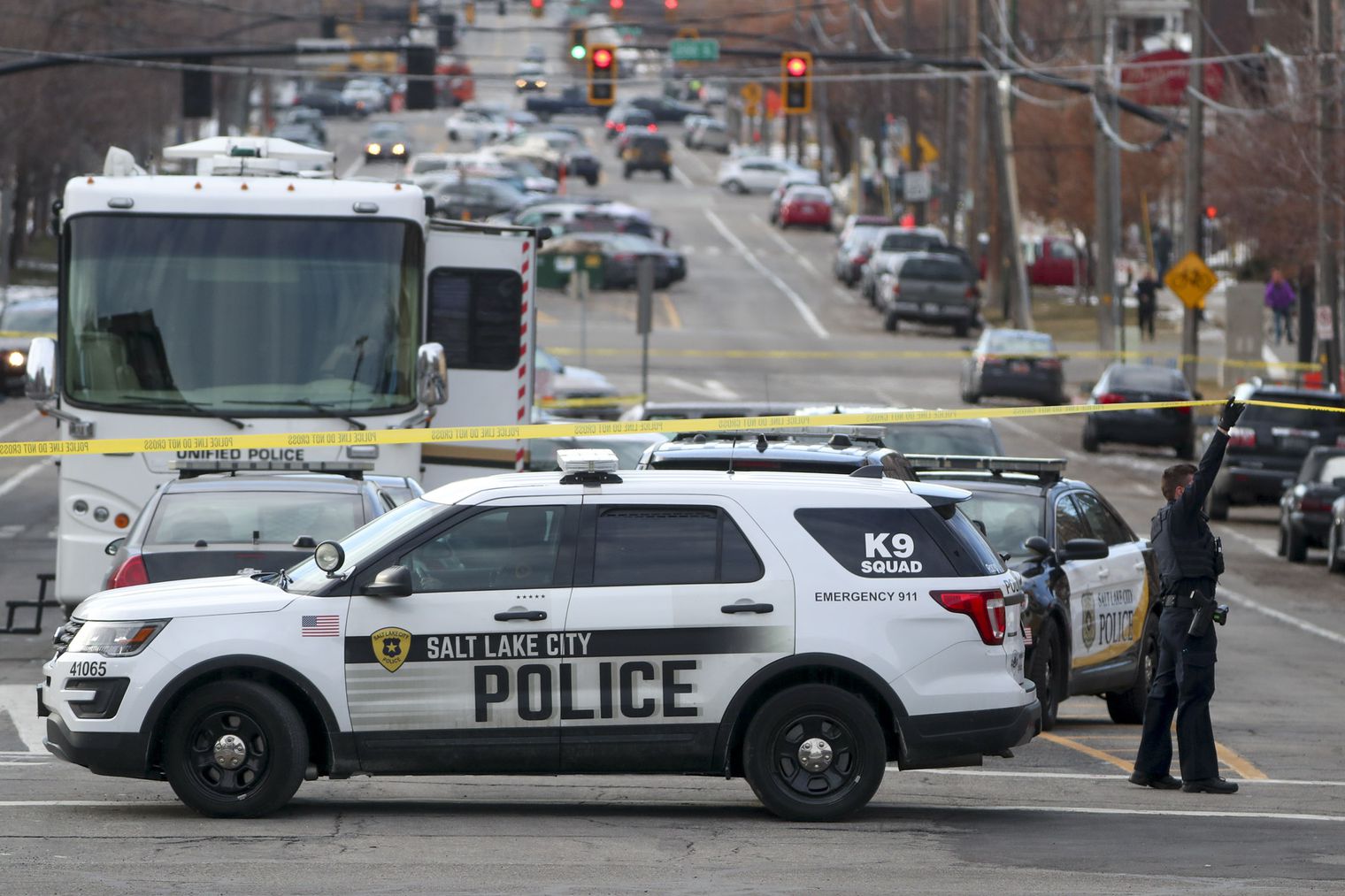 Man accused of killing girlfriend, shooting officer to be booked for murder