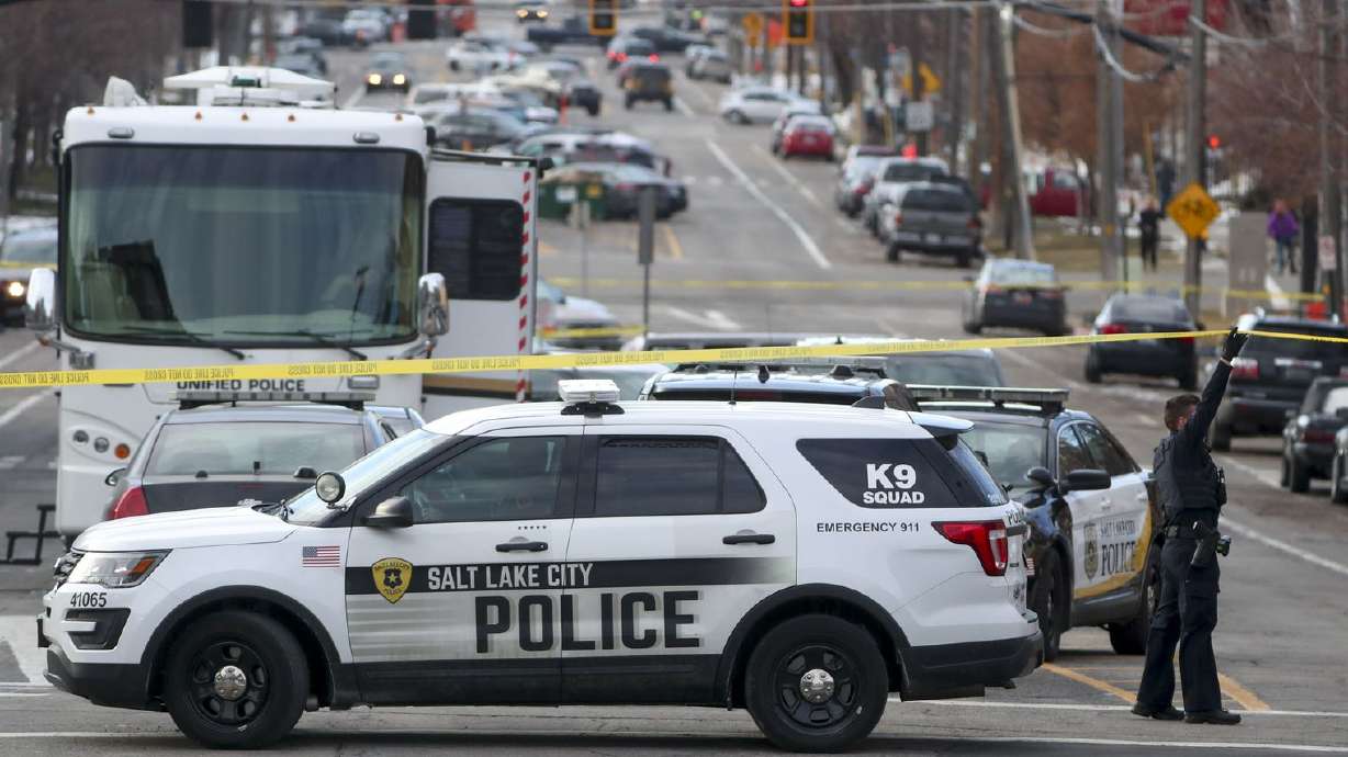 Man accused of killing girlfriend, shooting officer to be booked for murder