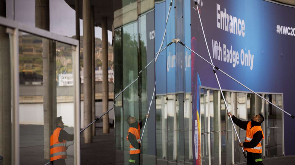 Virus worries forces cancelation of major tech show in Spain