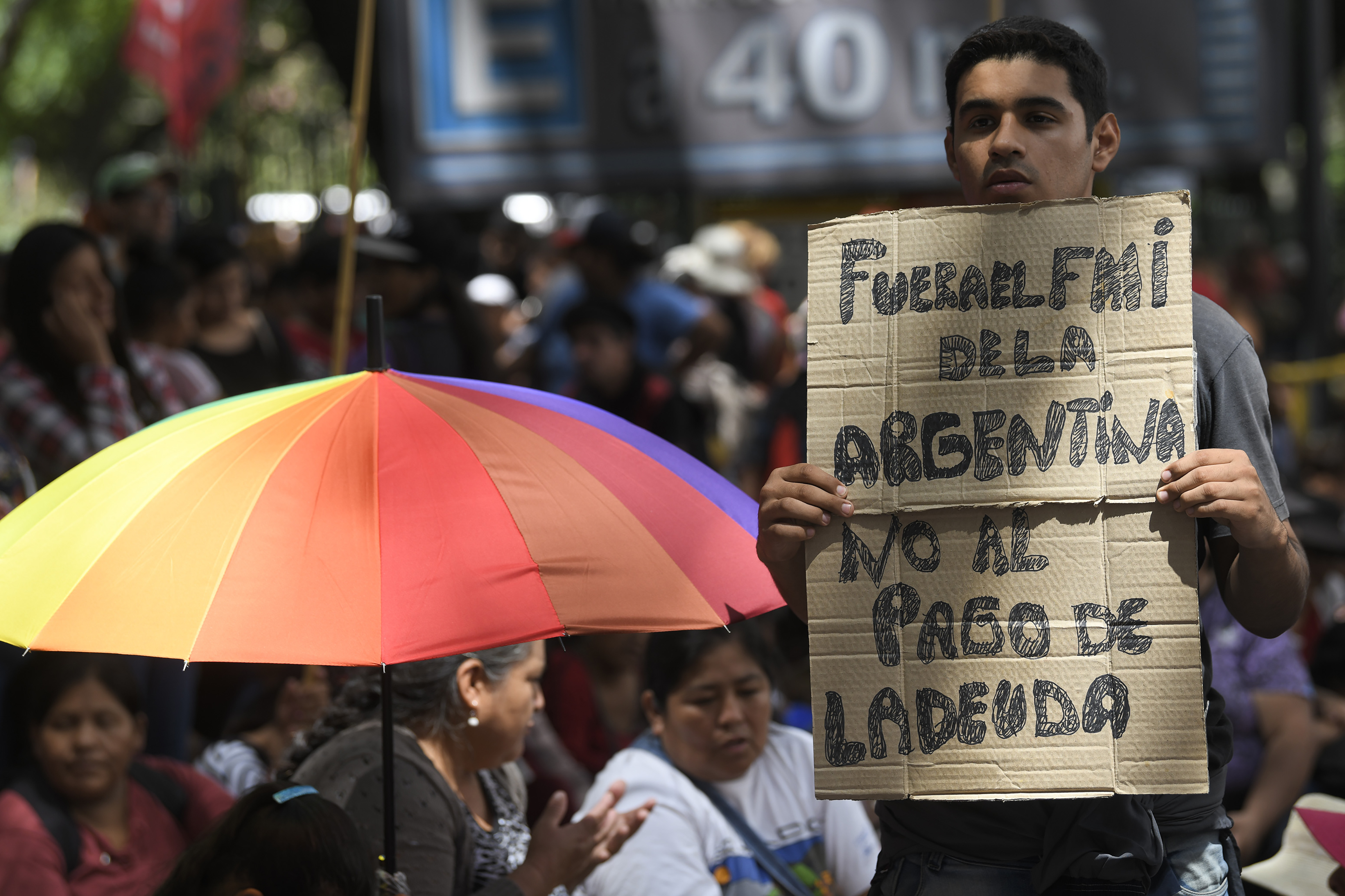 Argentina and IMF discuss debt in shadow of 2001 crisis