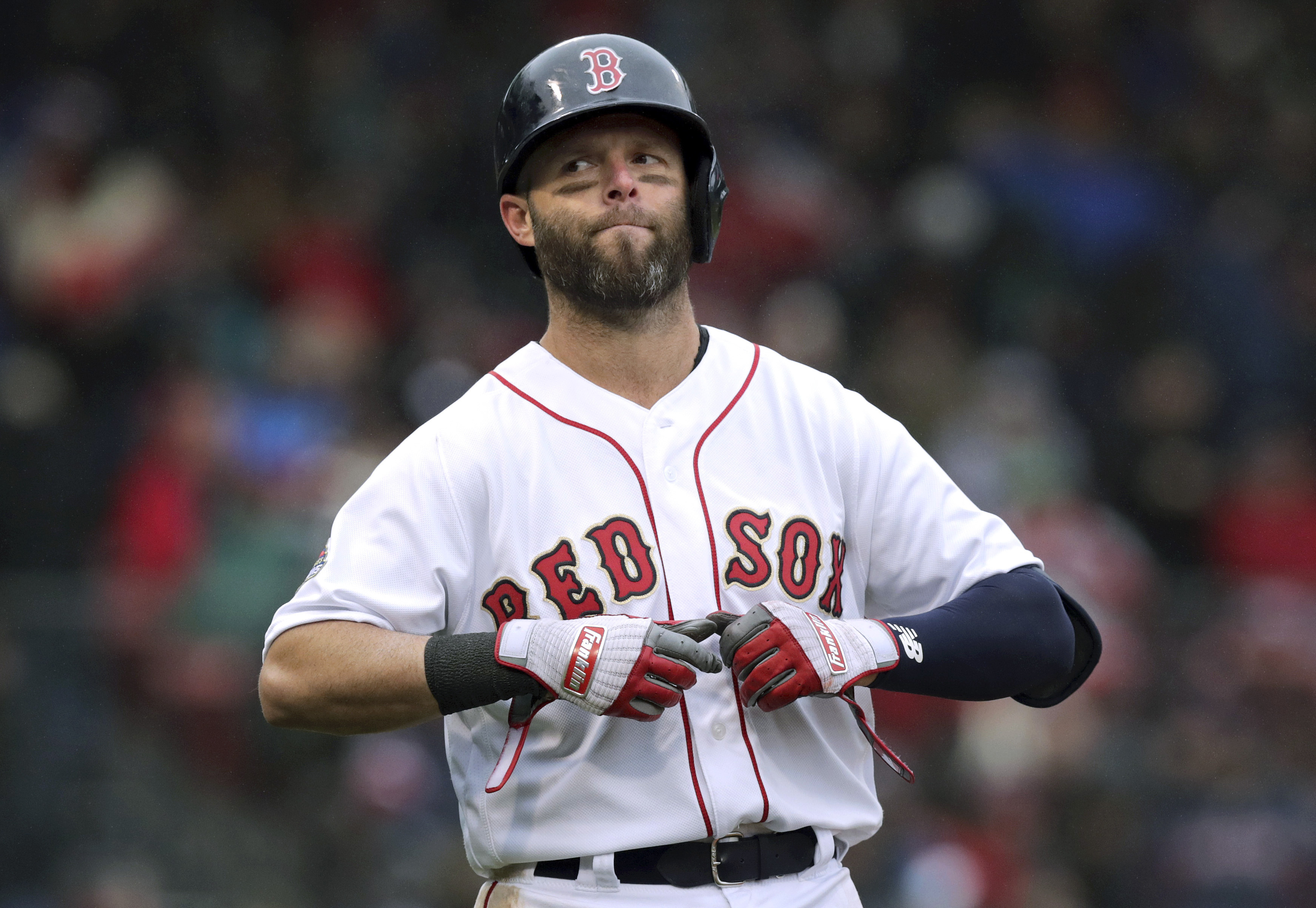 Red Sox 2B Pedroia won't report to spring training on time