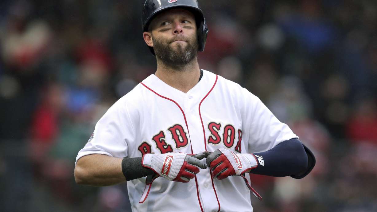 Red Sox 2B Pedroia won't report to spring training on time