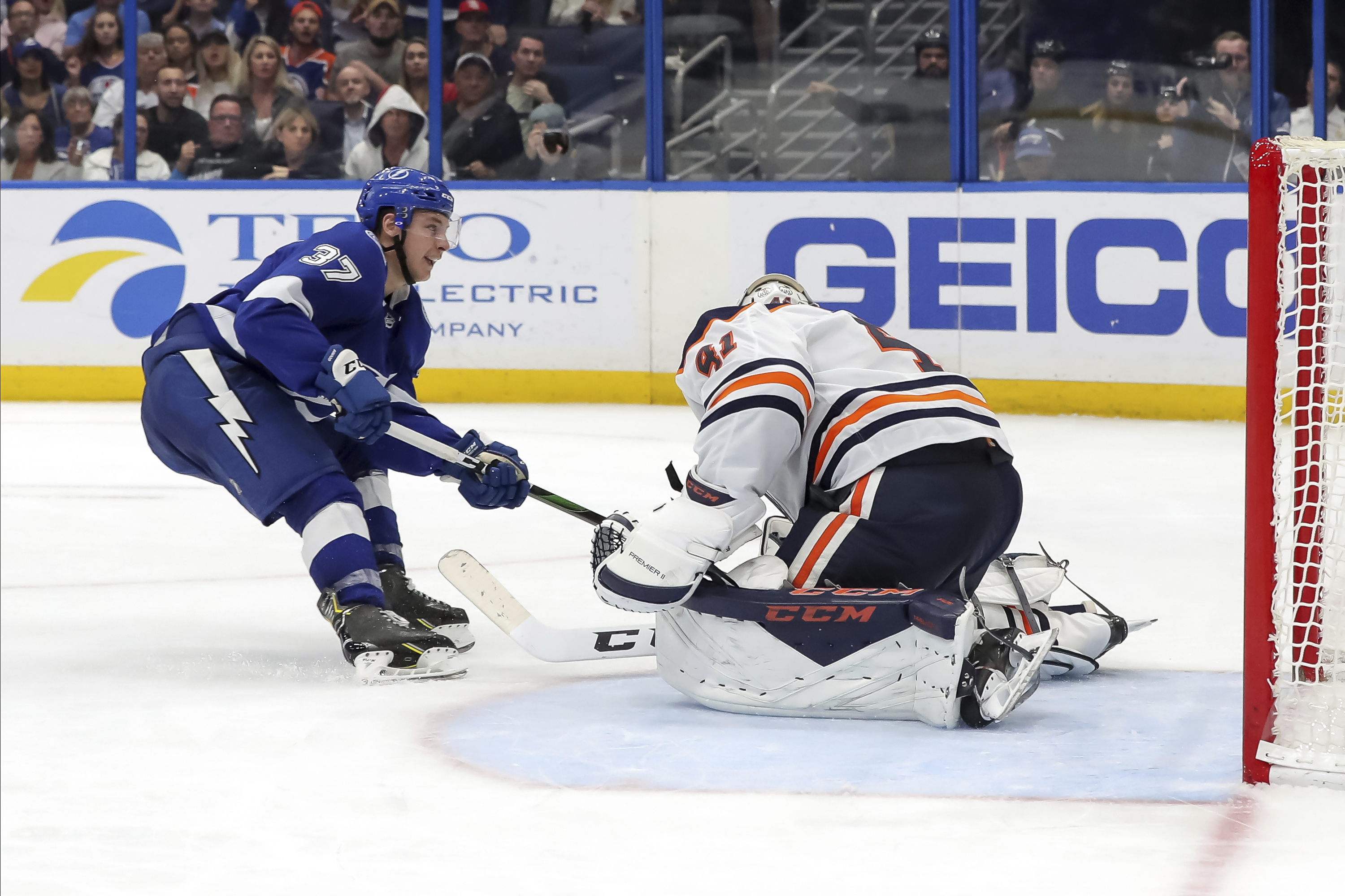 Lightning win 9th straight, top Oilers 3-1
