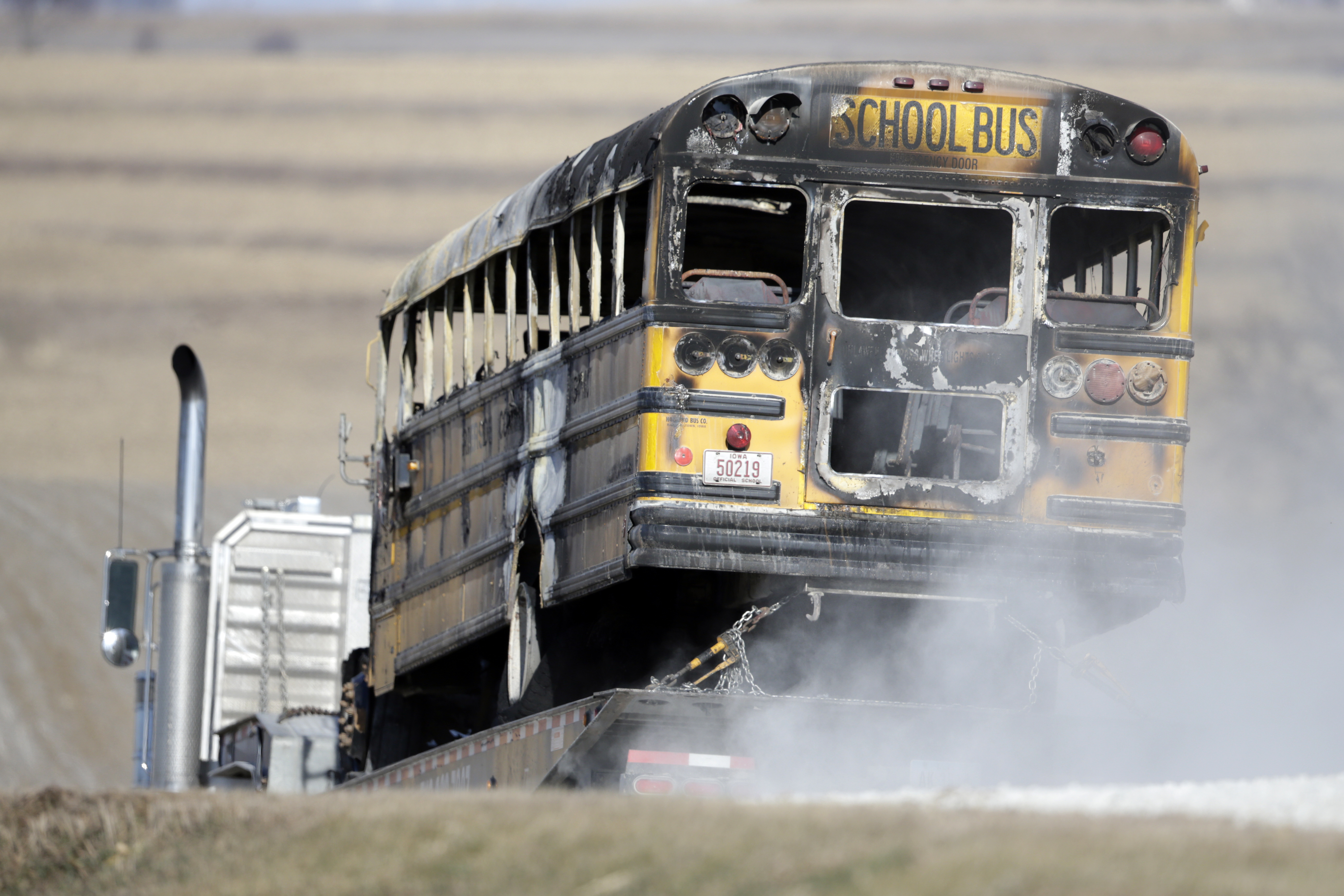 Iowa district to pay $4.8M to settle suit in school bus fire