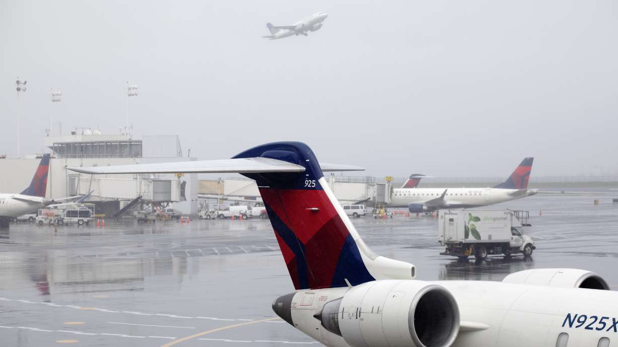 Delta says it will invest $1 billion to cut carbon emissions