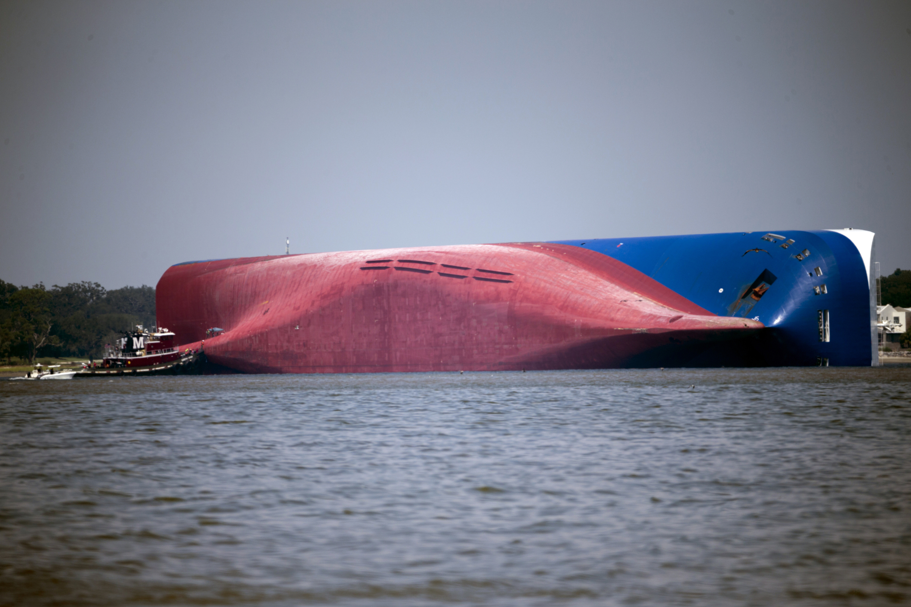 Salvage firm asks US judge to halt removal of capsized ship