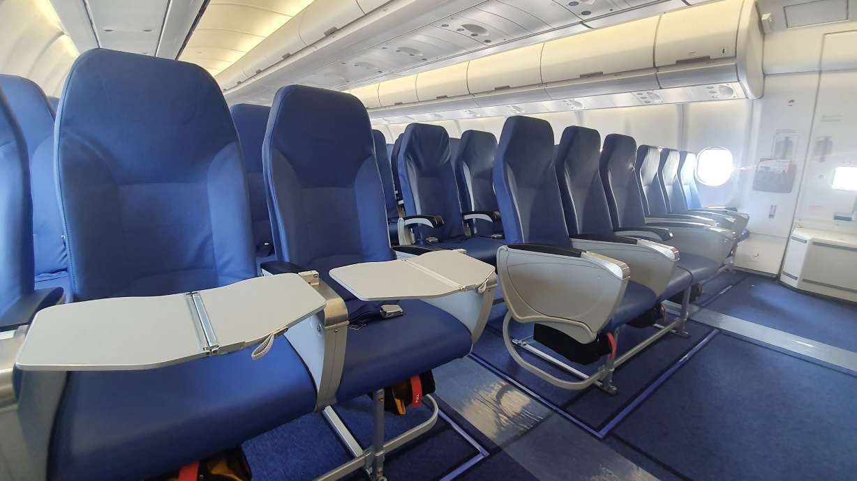 A plane passenger filmed a man repeatedly pushing her reclined seat with his fist. Who's wrong here?