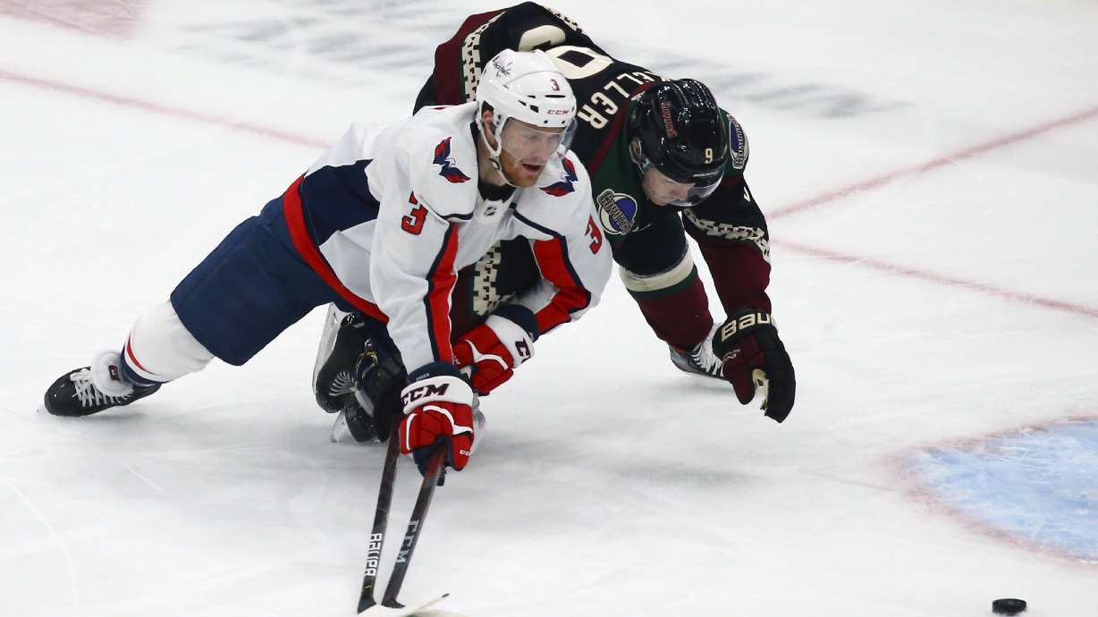 Raanta stops 36 shots, Coyotes keep Ovechkin at 698 goals