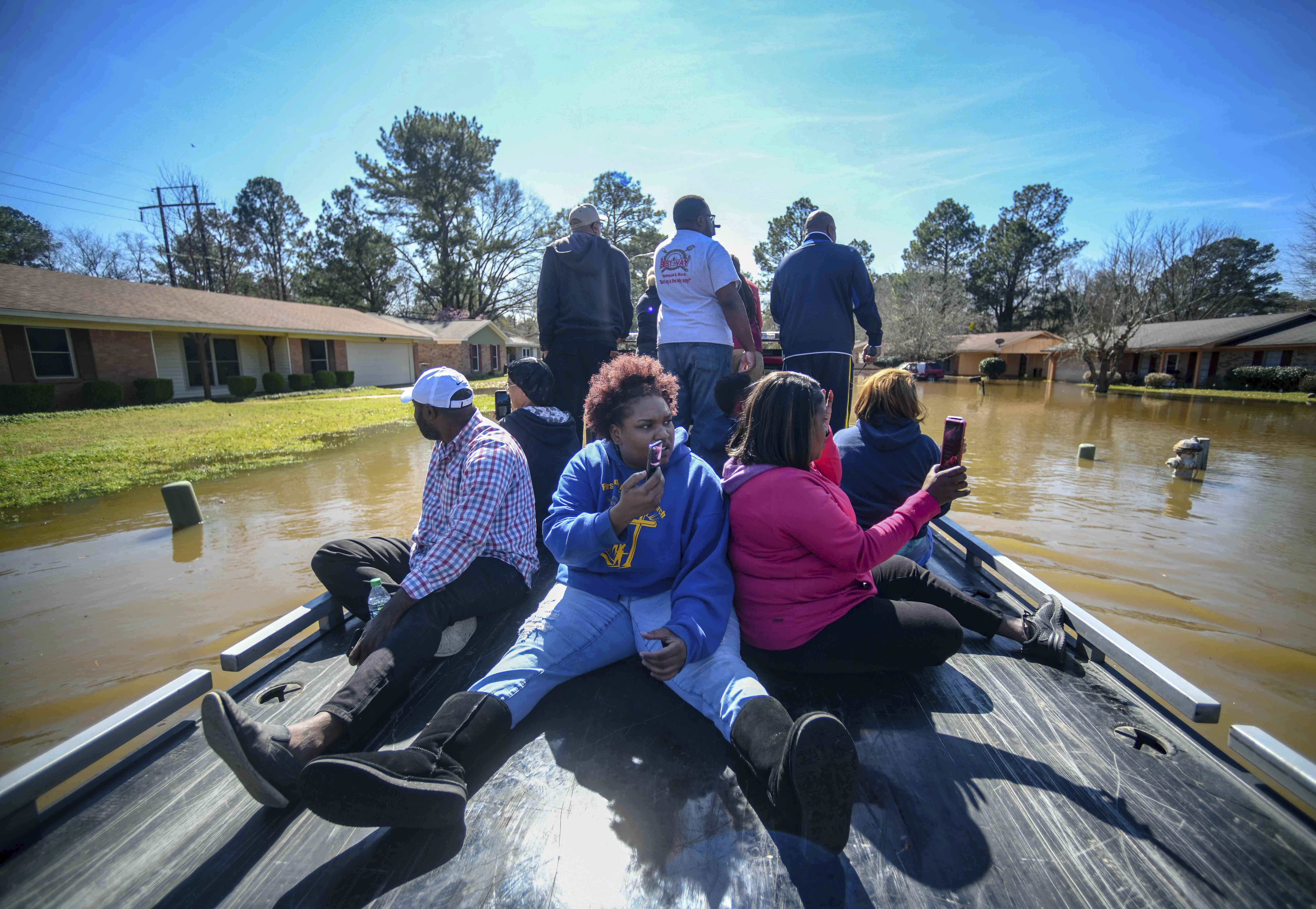 Floods put Mississippi capital in 'precarious situation'