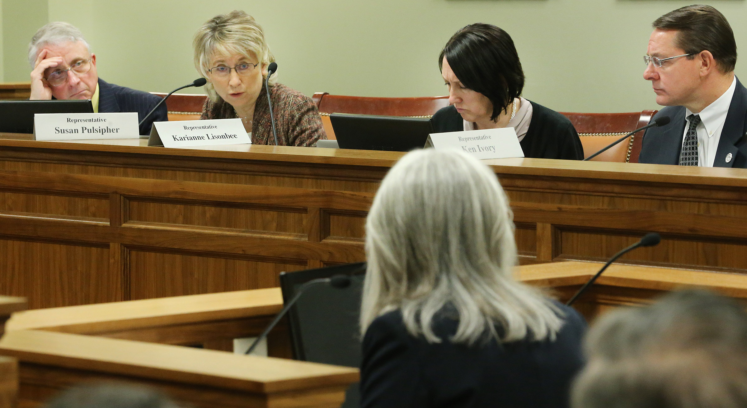 Committee passes bill to empower schools to tackle e-cigarette usage