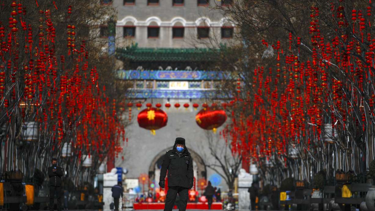 China reports 1,886 new virus cases, death toll up by 98