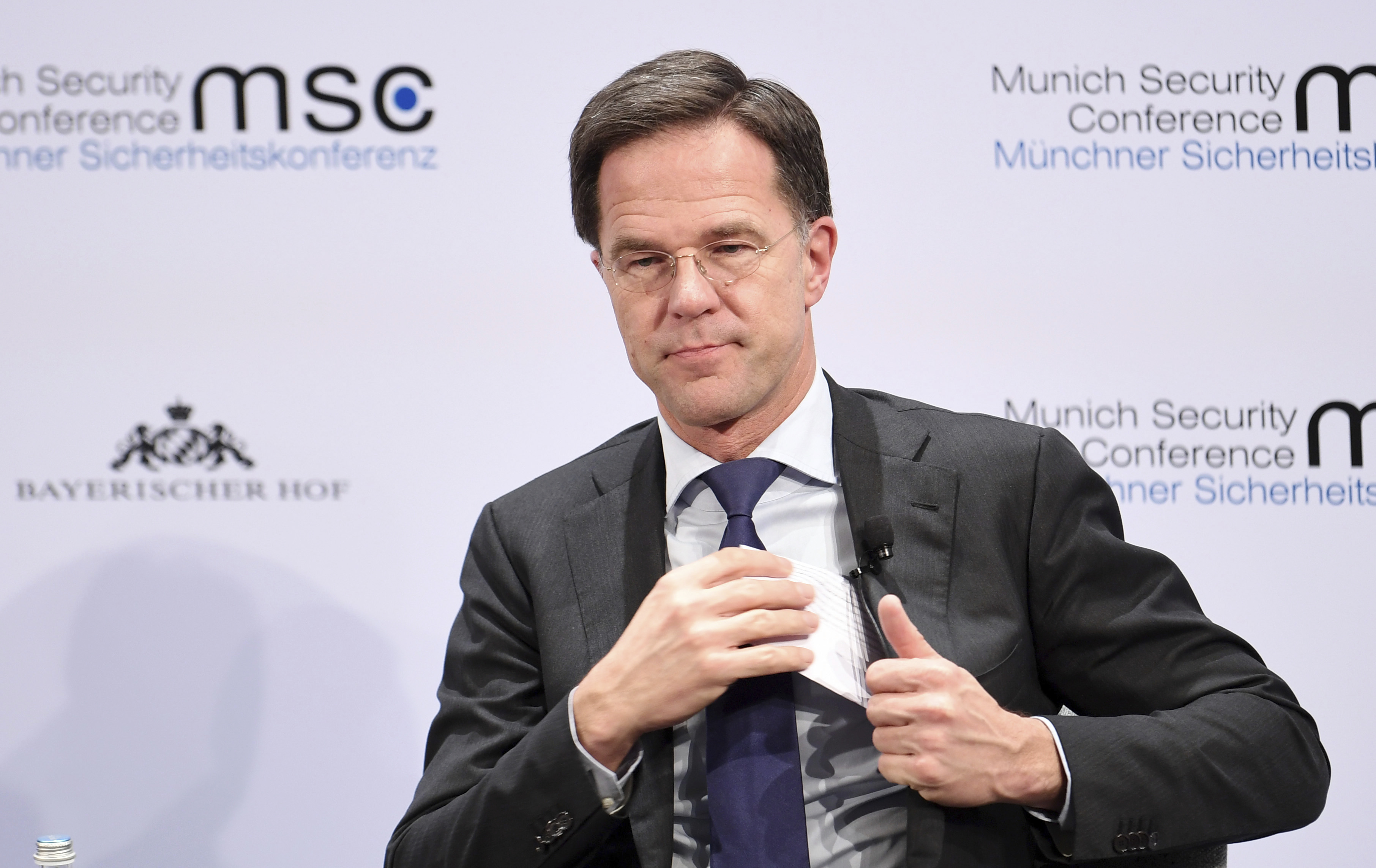 In tight vote, Dutch lawmakers approve EU-Canada trade deal