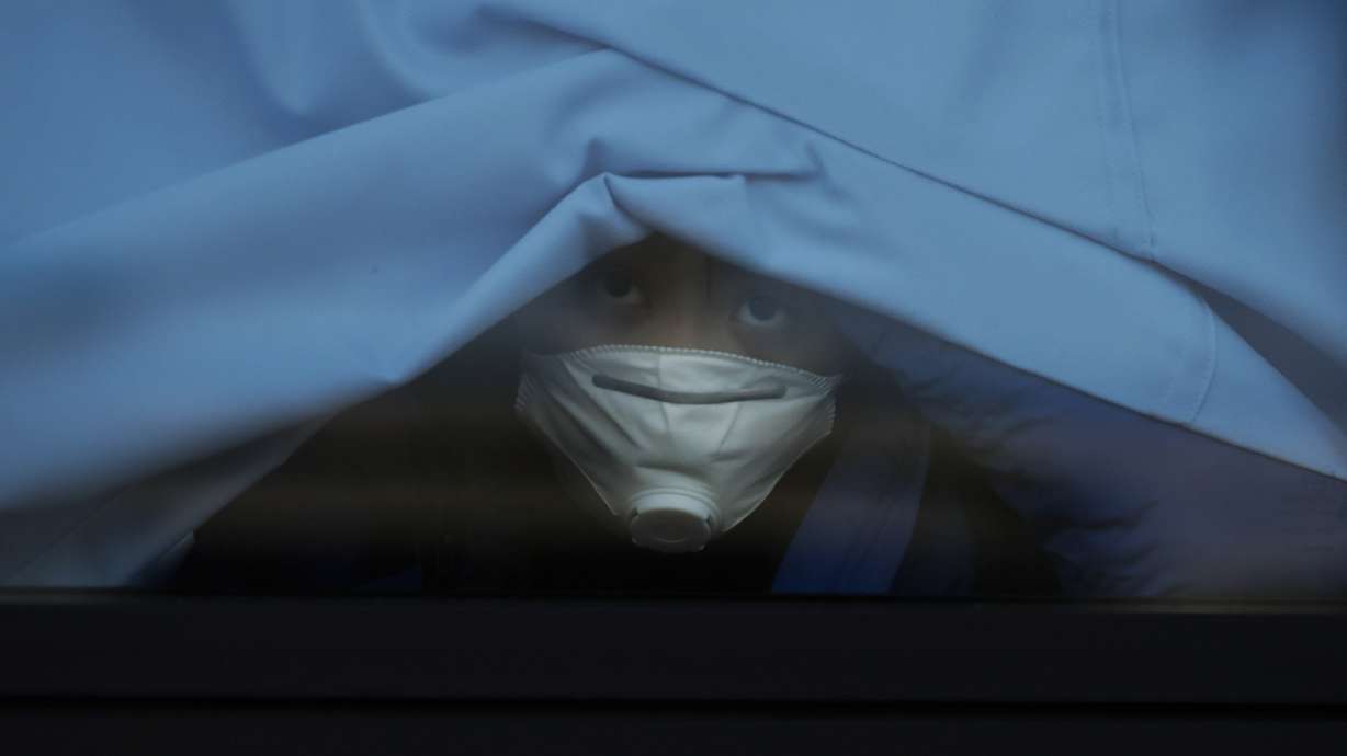 Passengers leave ship docked off Japan after quarantine ends