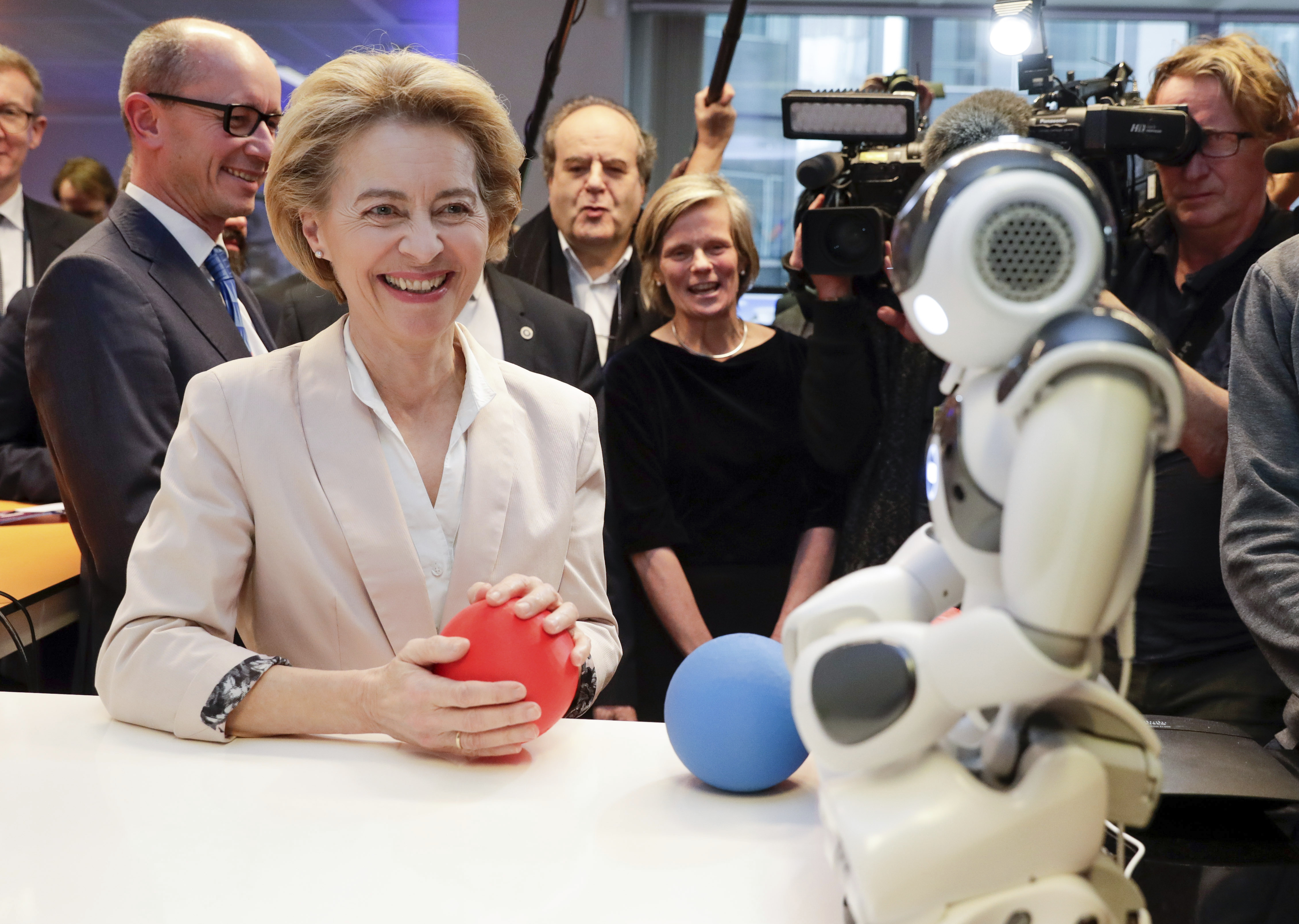 EU proposes rules for artificial intelligence to limit risks