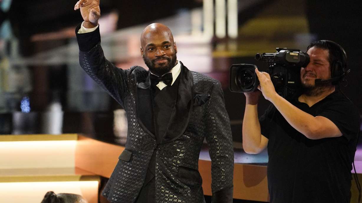 Redskins exercise 2020 option on RB Adrian Peterson