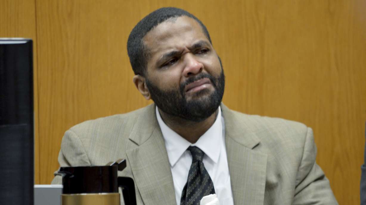 Mississippi man accused of killing 8 tears up during trial