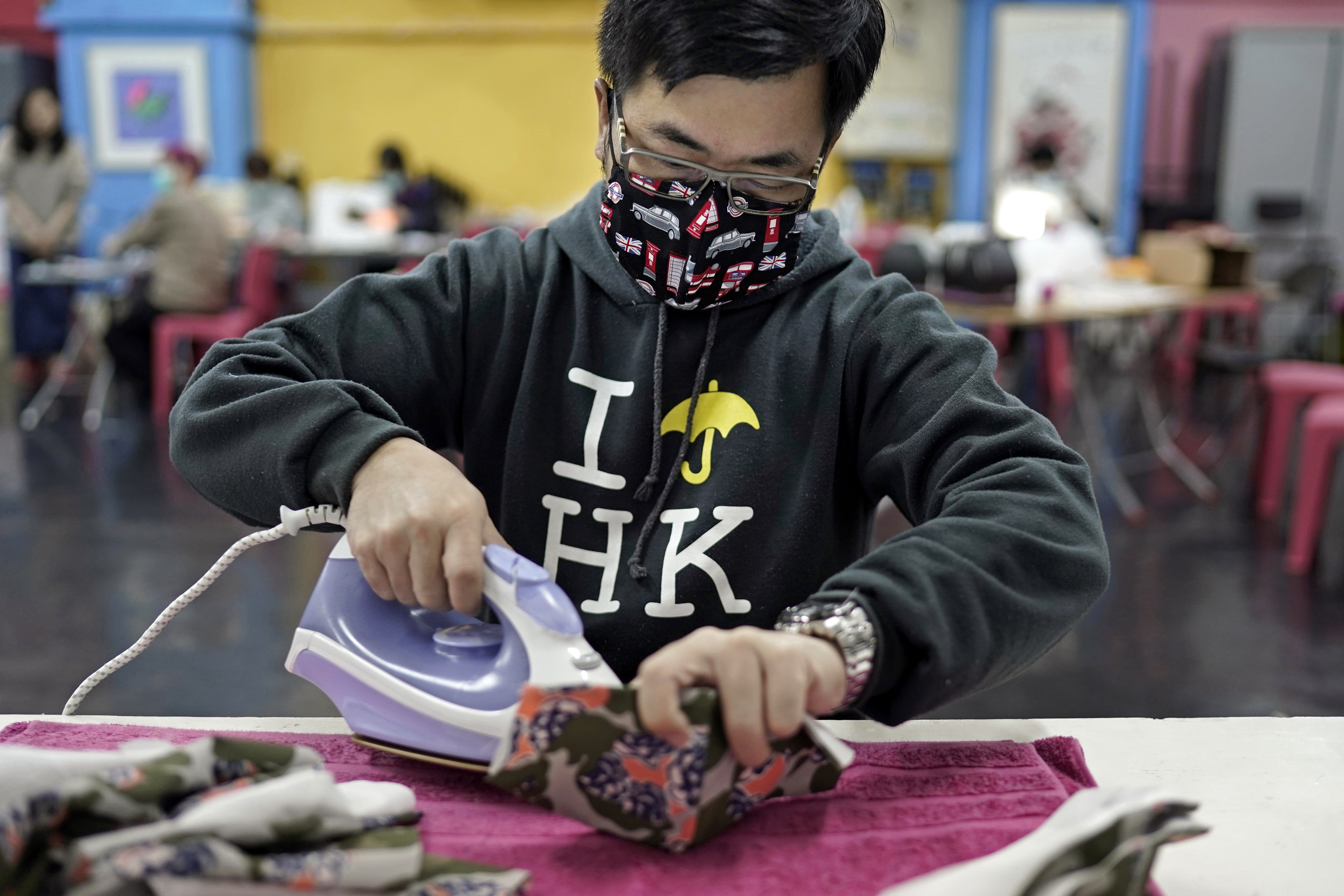 Hong Kong volunteers make homemade masks to combat virus 