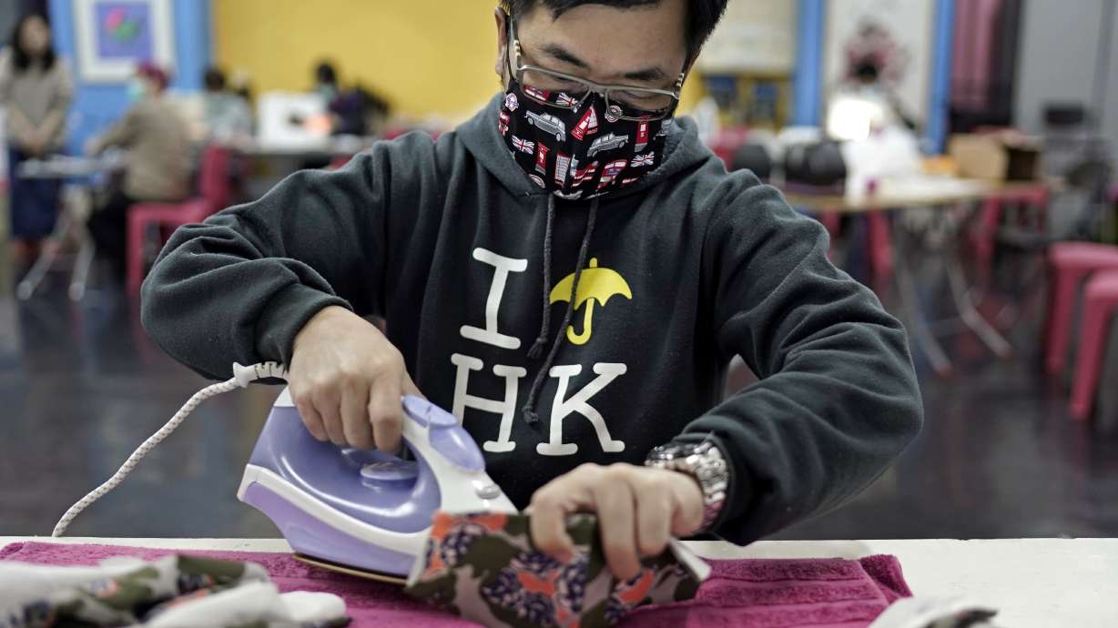 Hong Kong volunteers make homemade masks to combat virus