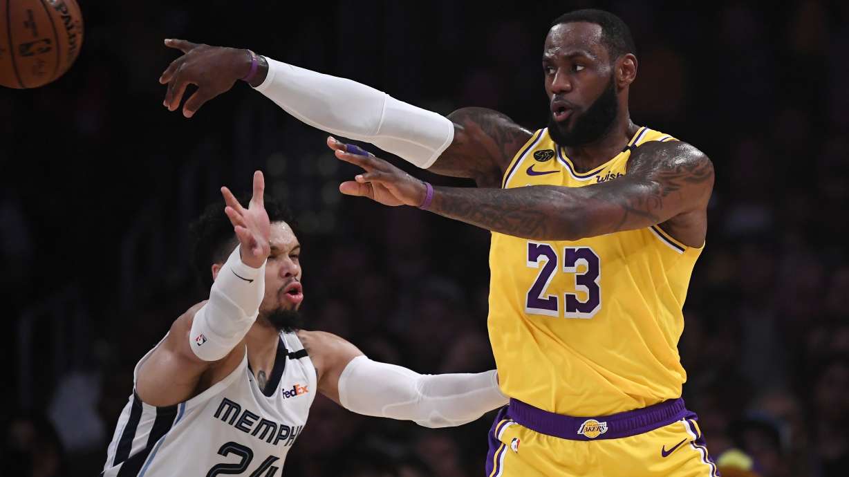 Anthony Davis' big 2nd half leads Lakers past Grizz, 117-105