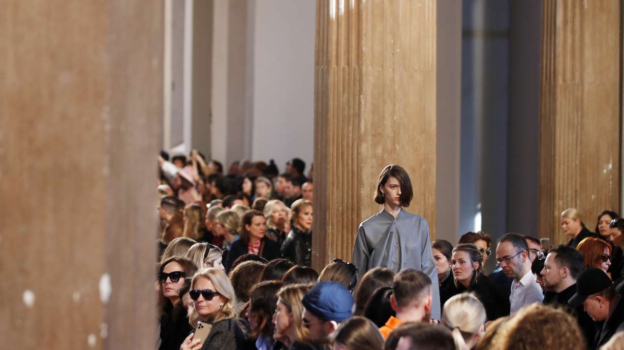 Armani to hold runway show in empty theater due to new virus