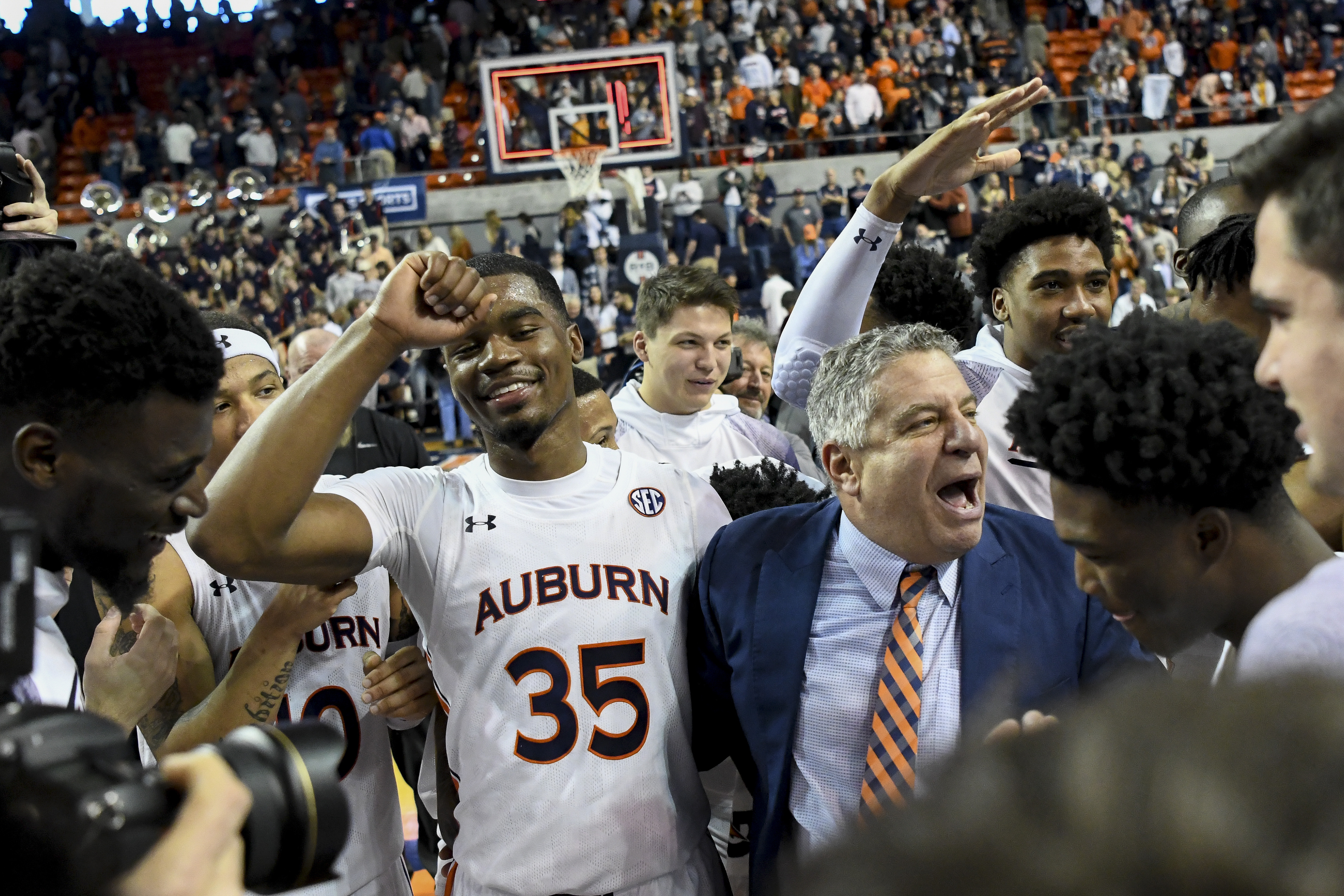 Auburn rallies past Vols; fan tossed for derogatory comment