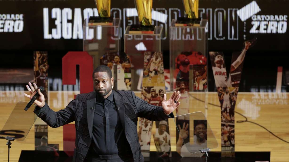 Wade expresses his gratitude at jersey retirement cremony