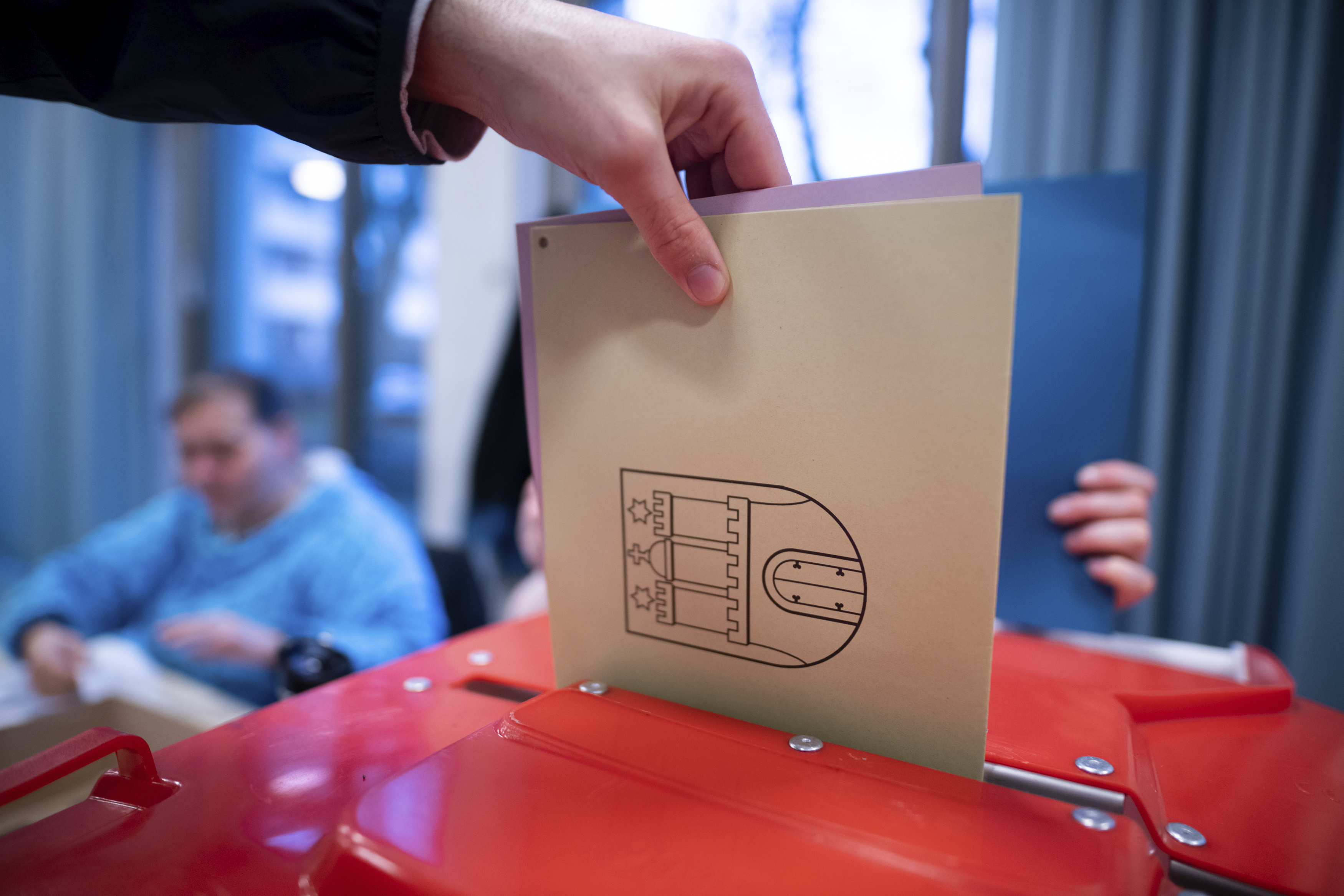 Exit polls: Social Democrats win, far-right loses in Hamburg