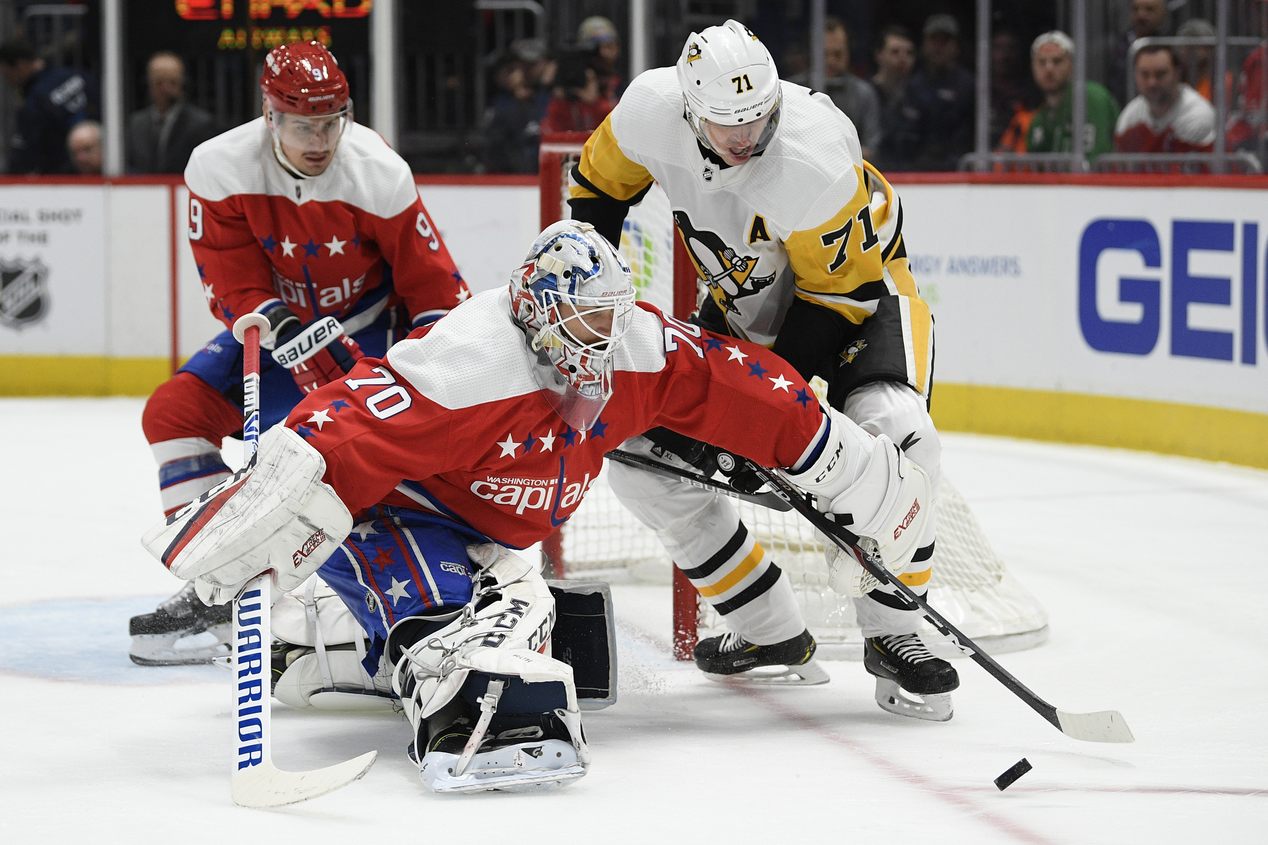 Capitals snap skid, beat Penguins to vault into first place