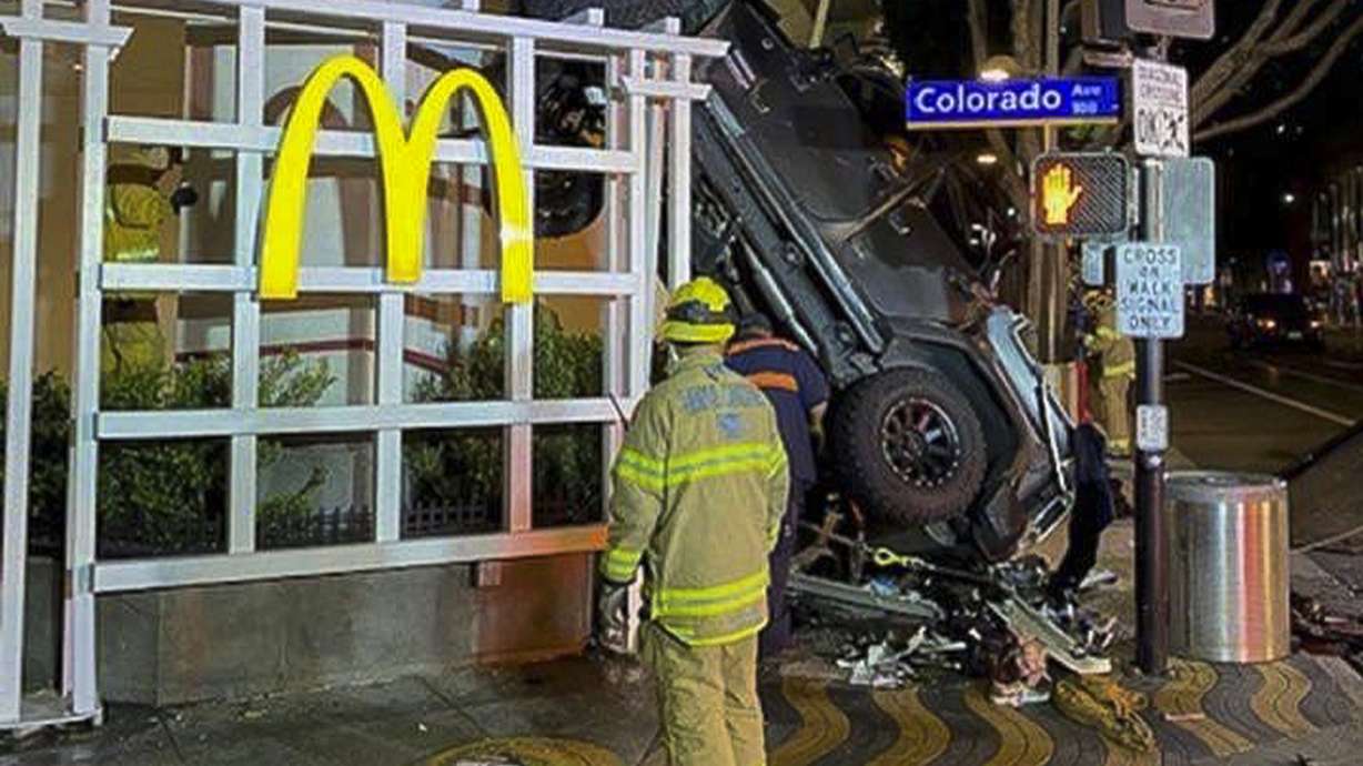Man drives Jeep off 6-story roof of Los Angeles-area garage