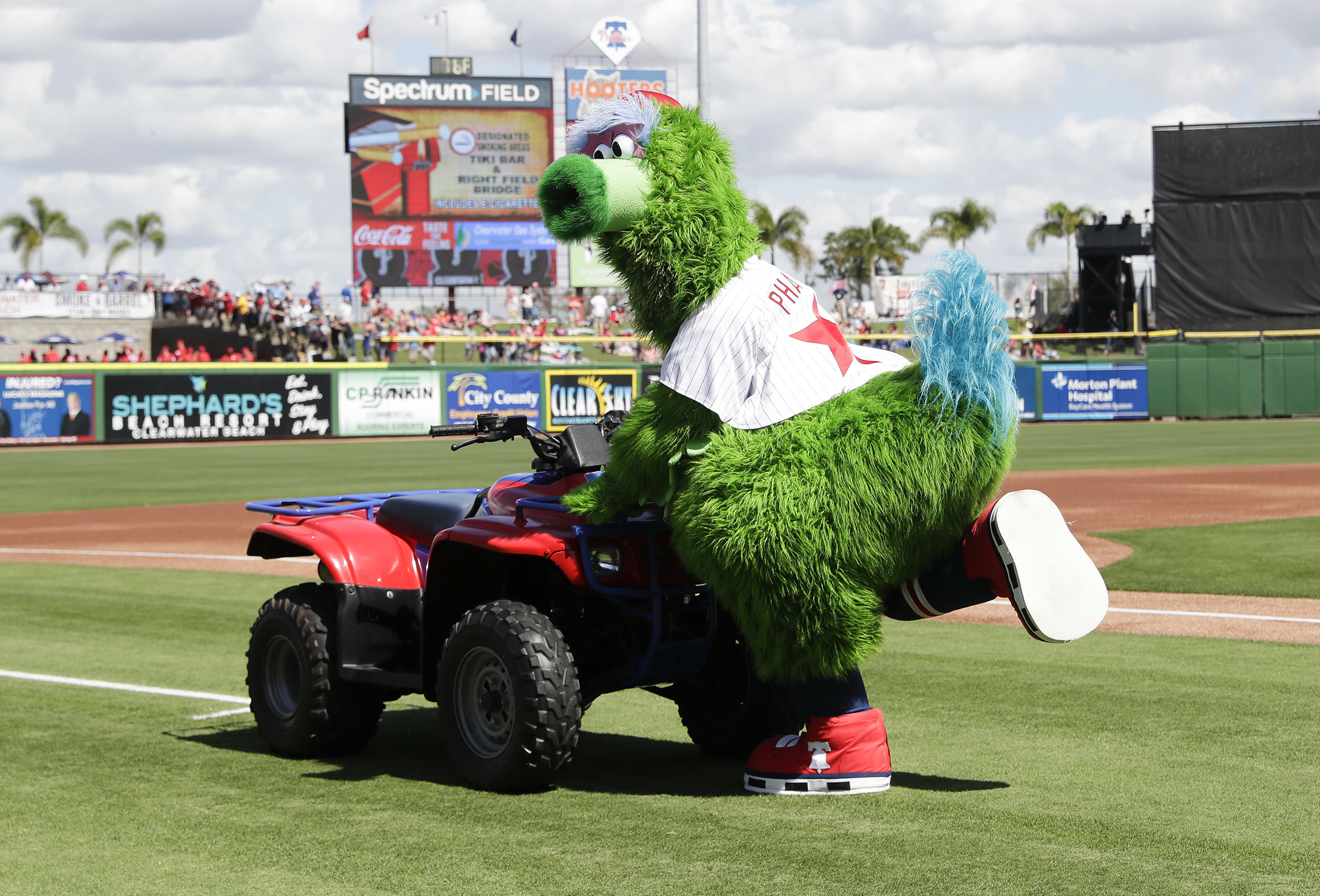 Phanatic mascot gets new look as Phillies, creators tangle