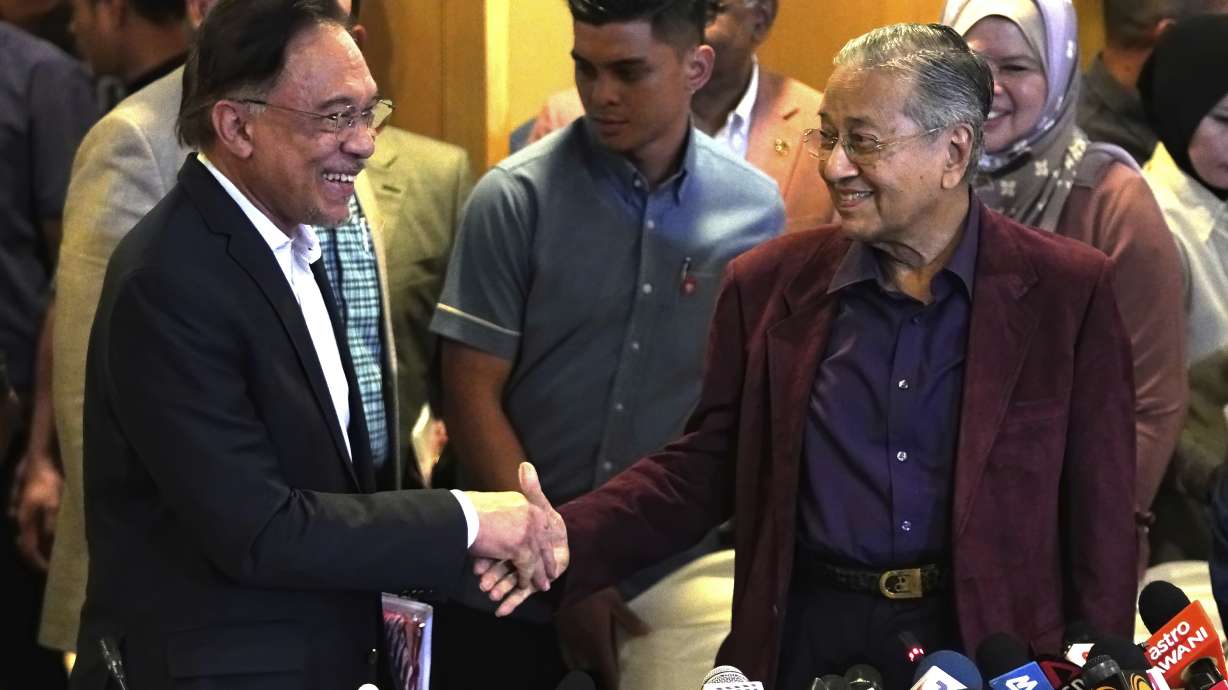 Malaysian king accepts Mahathir's resignation amid upheaval