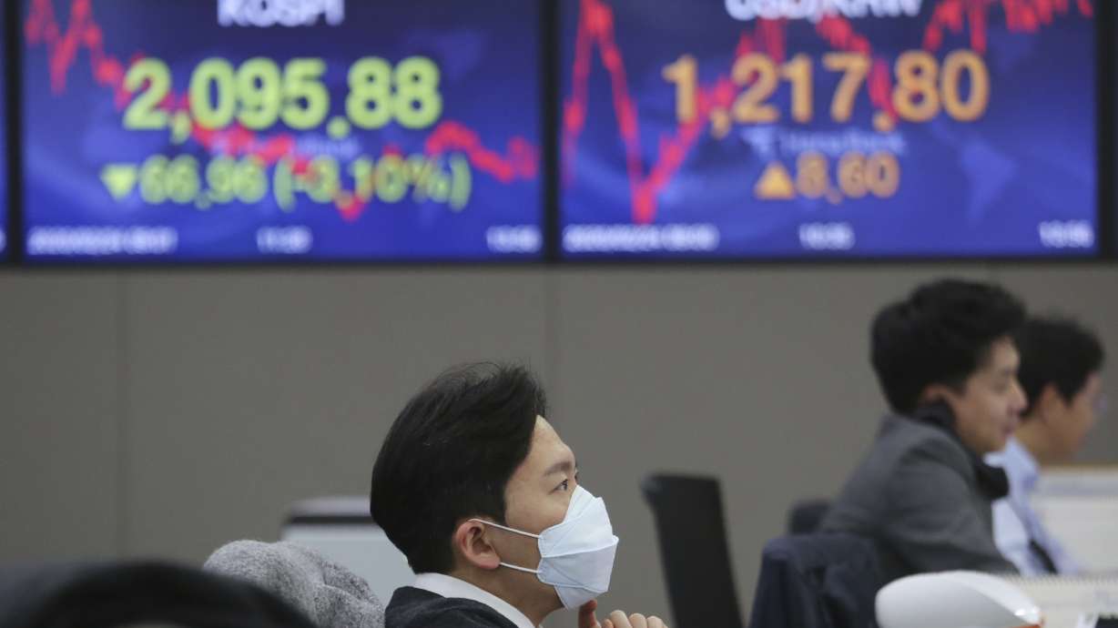 Dow sinks 1,800 as virus cases rise, deflating optimism