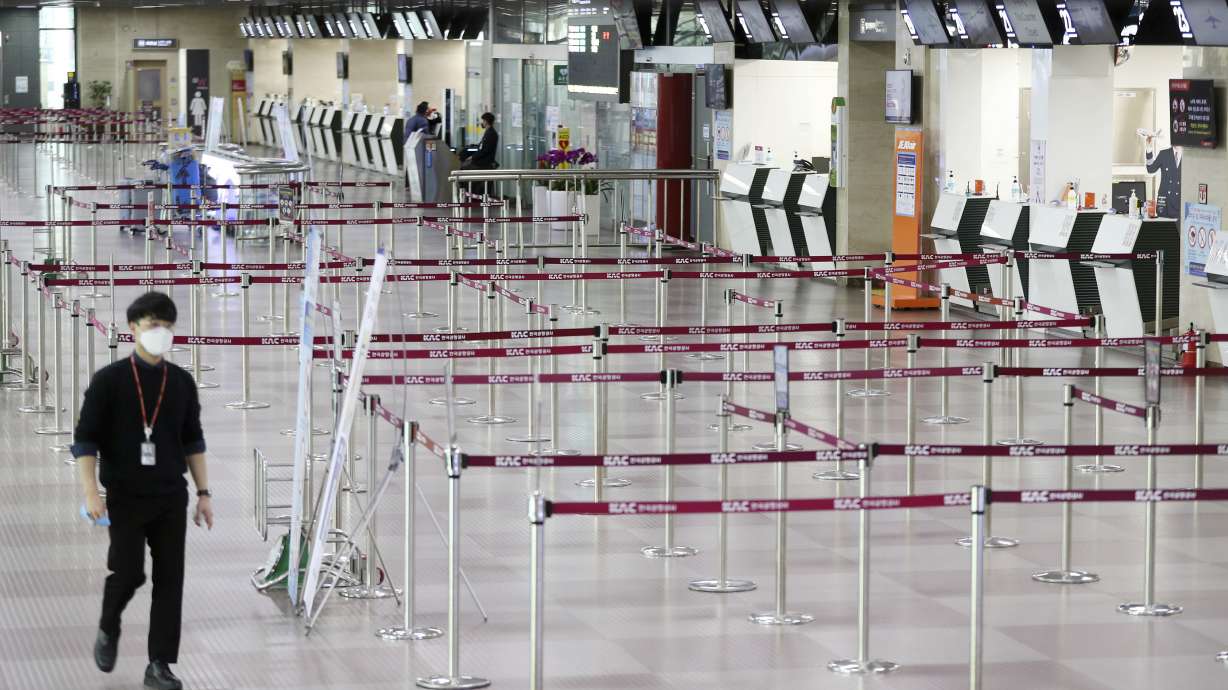 Airline, cruise stocks pummeled on fear of spreading virus