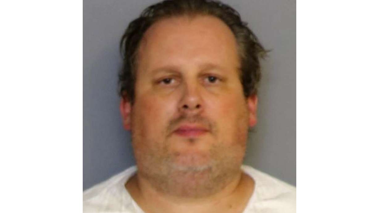 Prosecutors seek death for man accused of killing wife, kids
