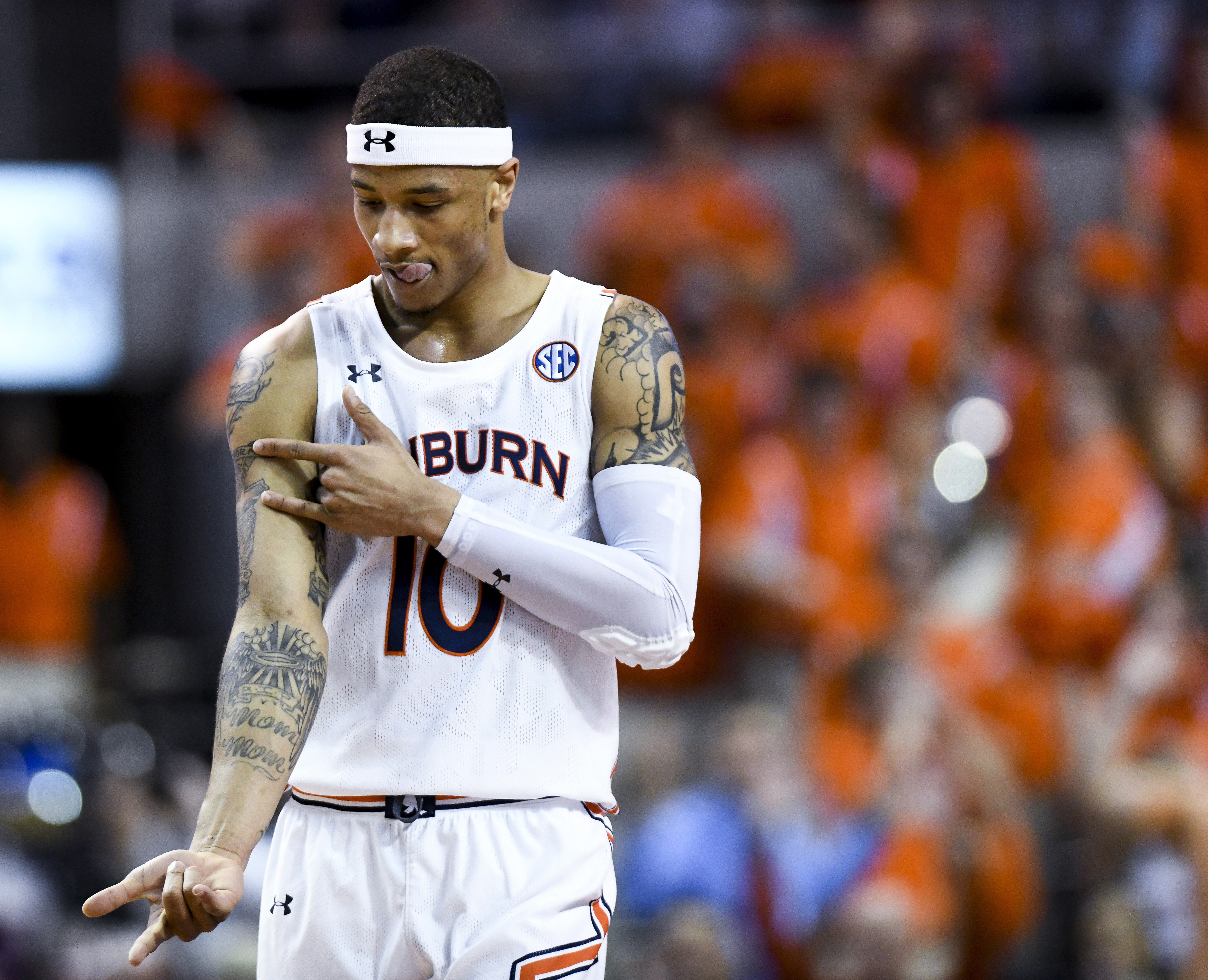 Austin Wiley, No. 15 Auburn hold off Ole Miss 67-58