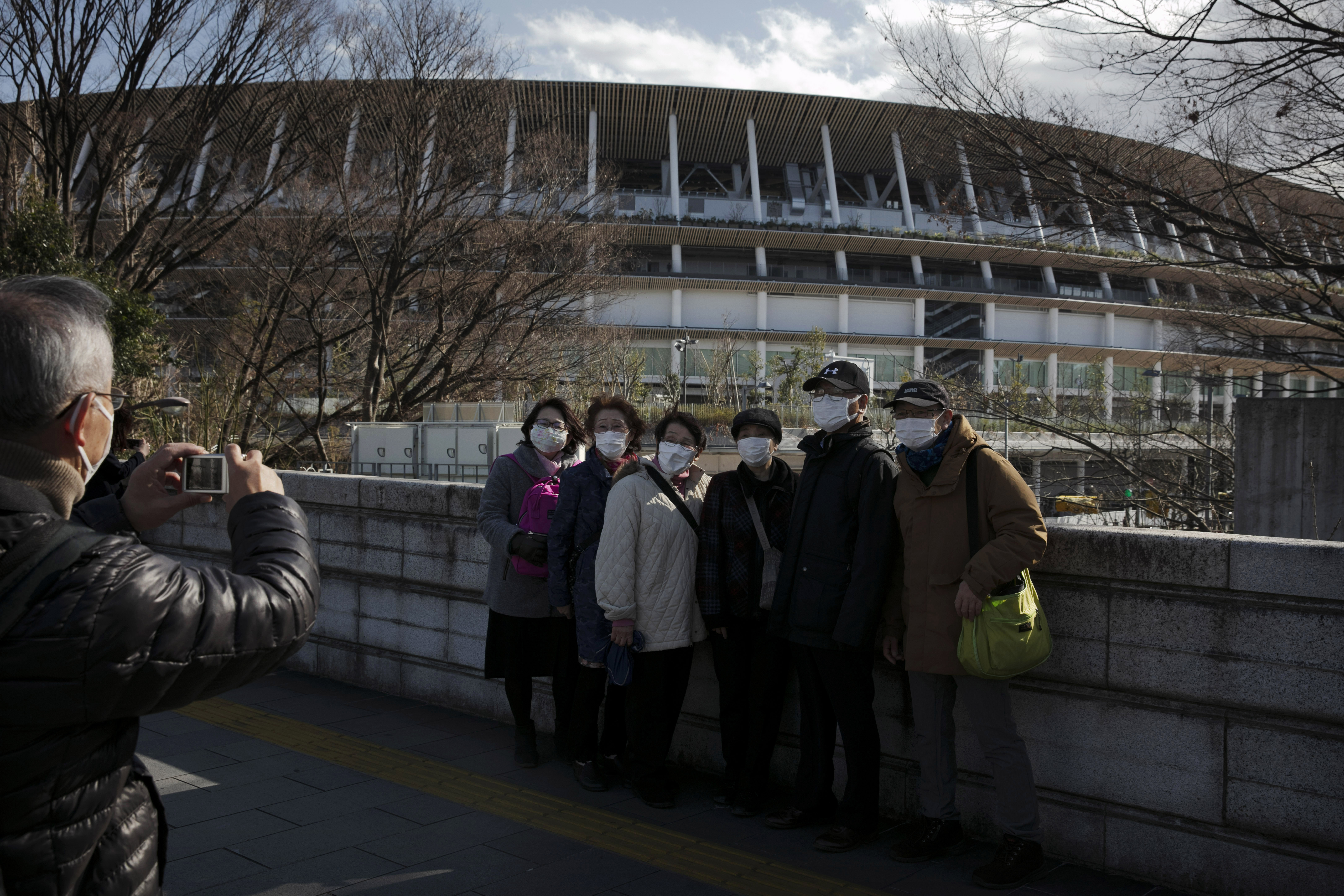 Tokyo organizers, government take offensive on virus threat