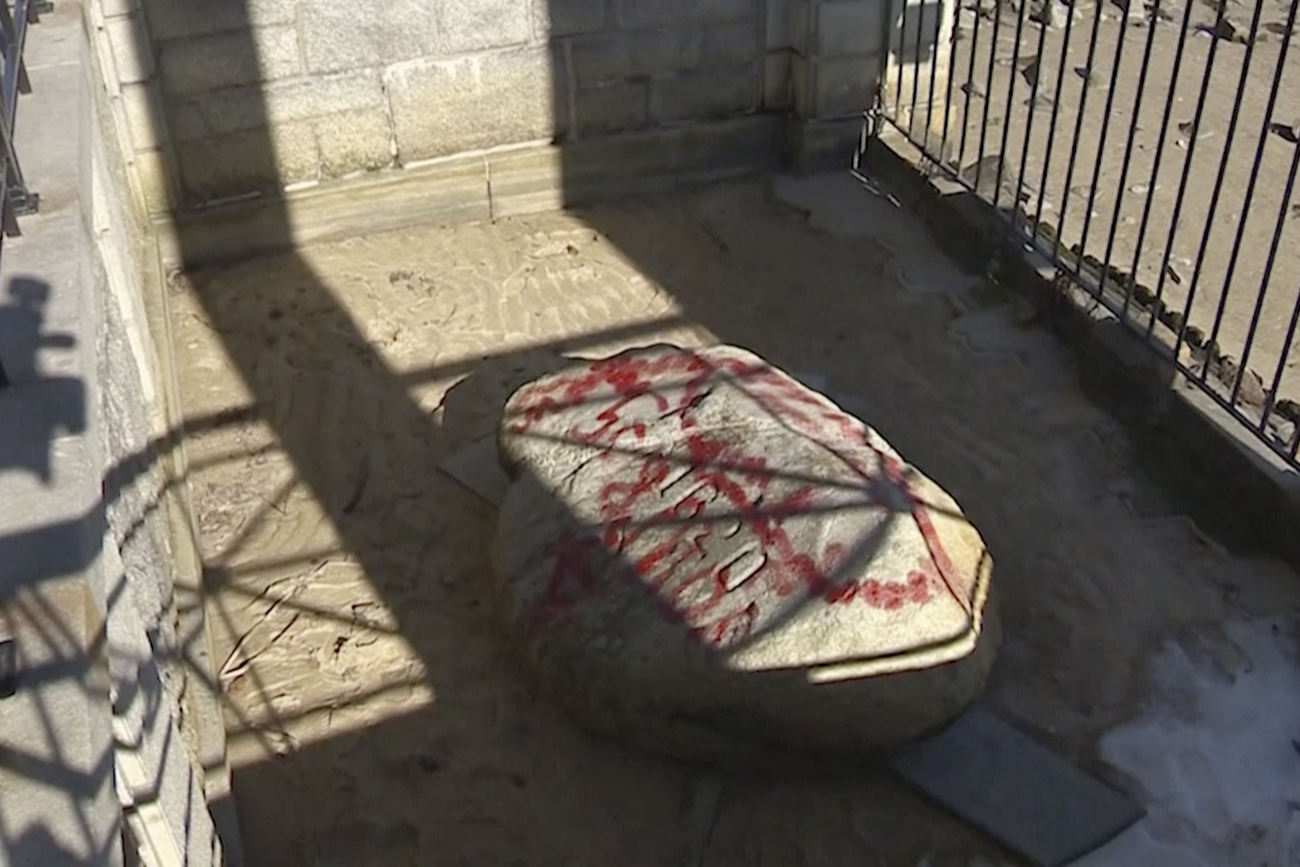 Police: Teen faces charges in vandalism on Plymouth Rock