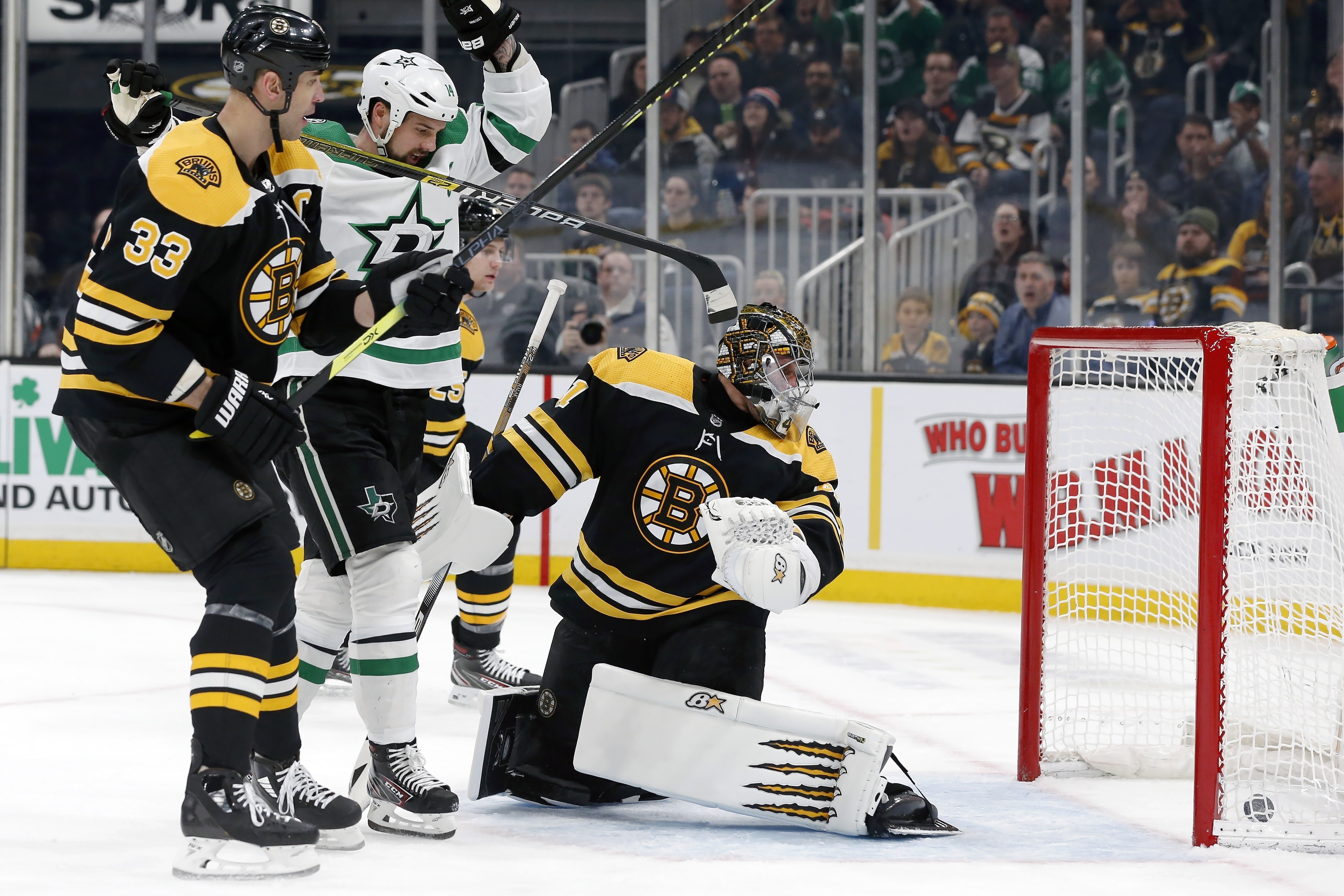 Ritchie has goal, assist in Bruins' 4-3 win over Stars