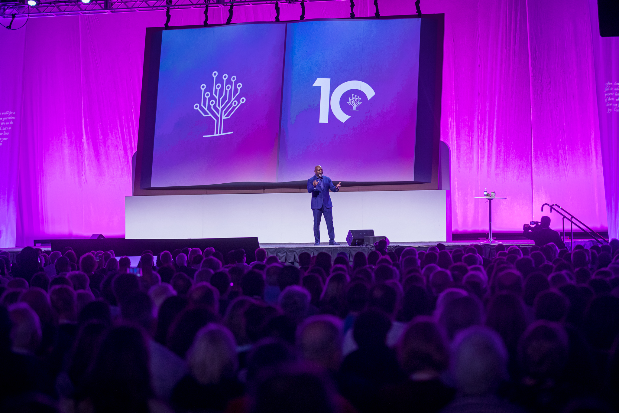 NFL Hall of Fame running back Emmitt Smith speaks to a crowd at RootsTech at the Salt Palace Convention Center in Salt Lake City on Saturday, Feb. 29, 2020. Smith spoke about his football career, his ancestry and life away from football during the event. (Photo: Carter Williams, KSL.com)