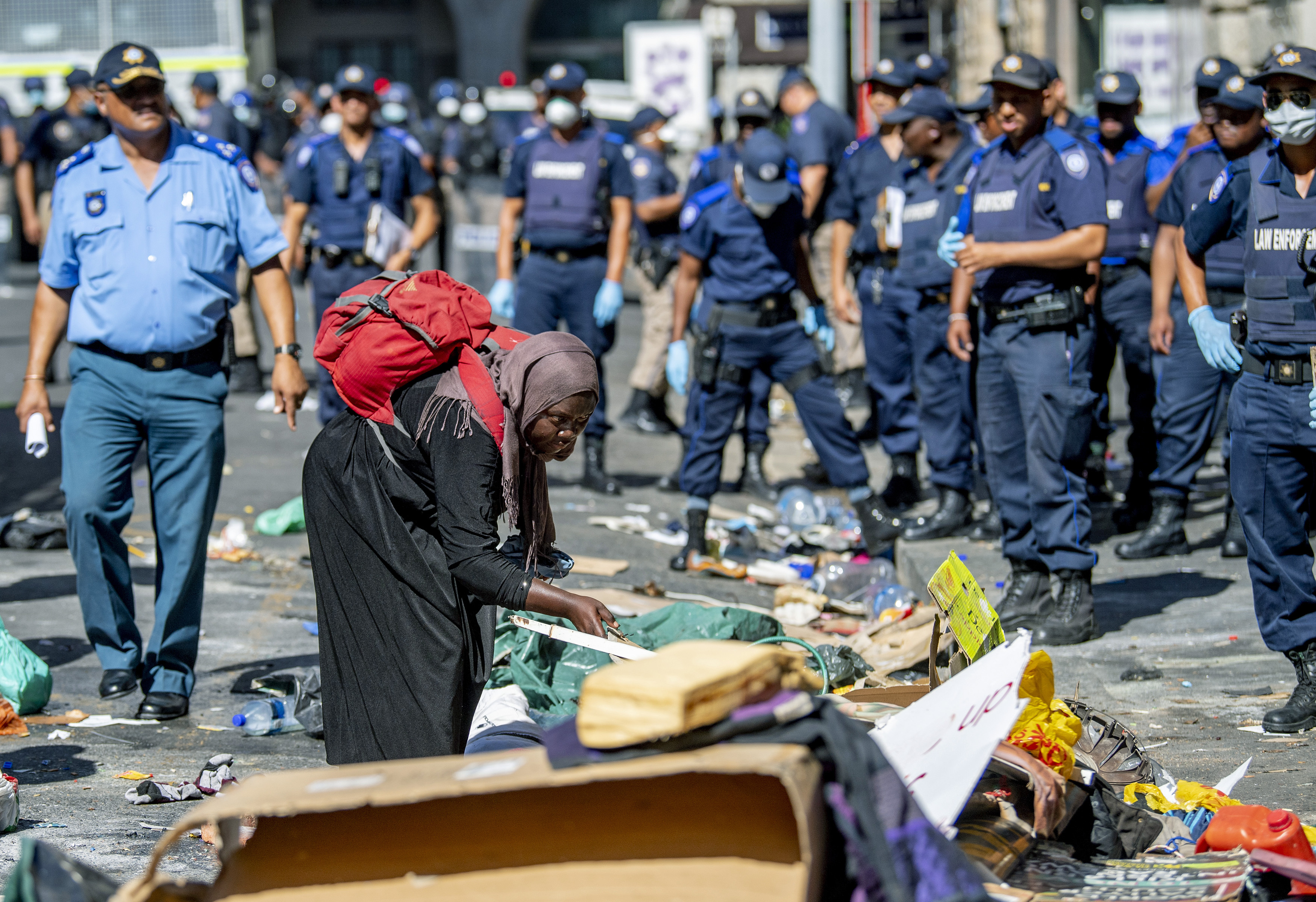 South Africa removes migrants squatting in Cape Town