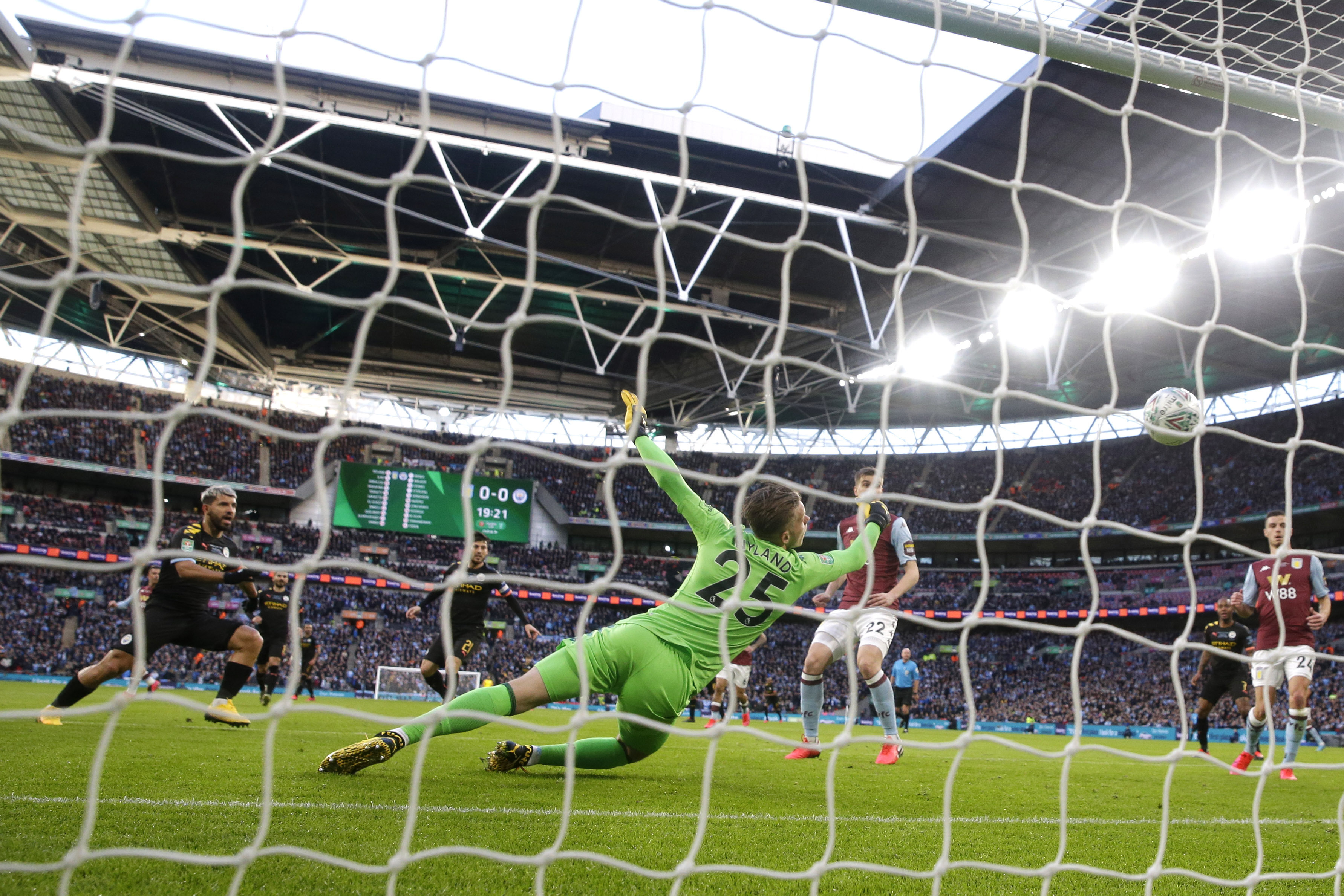 Man City beats Aston Villa 2-1, wins 3rd straight League Cup