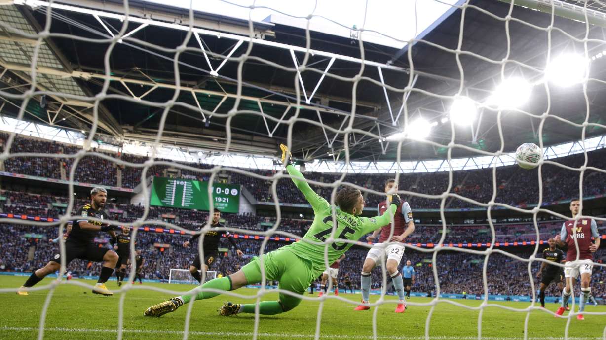 Man City beats Aston Villa 2-1, wins 3rd straight League Cup