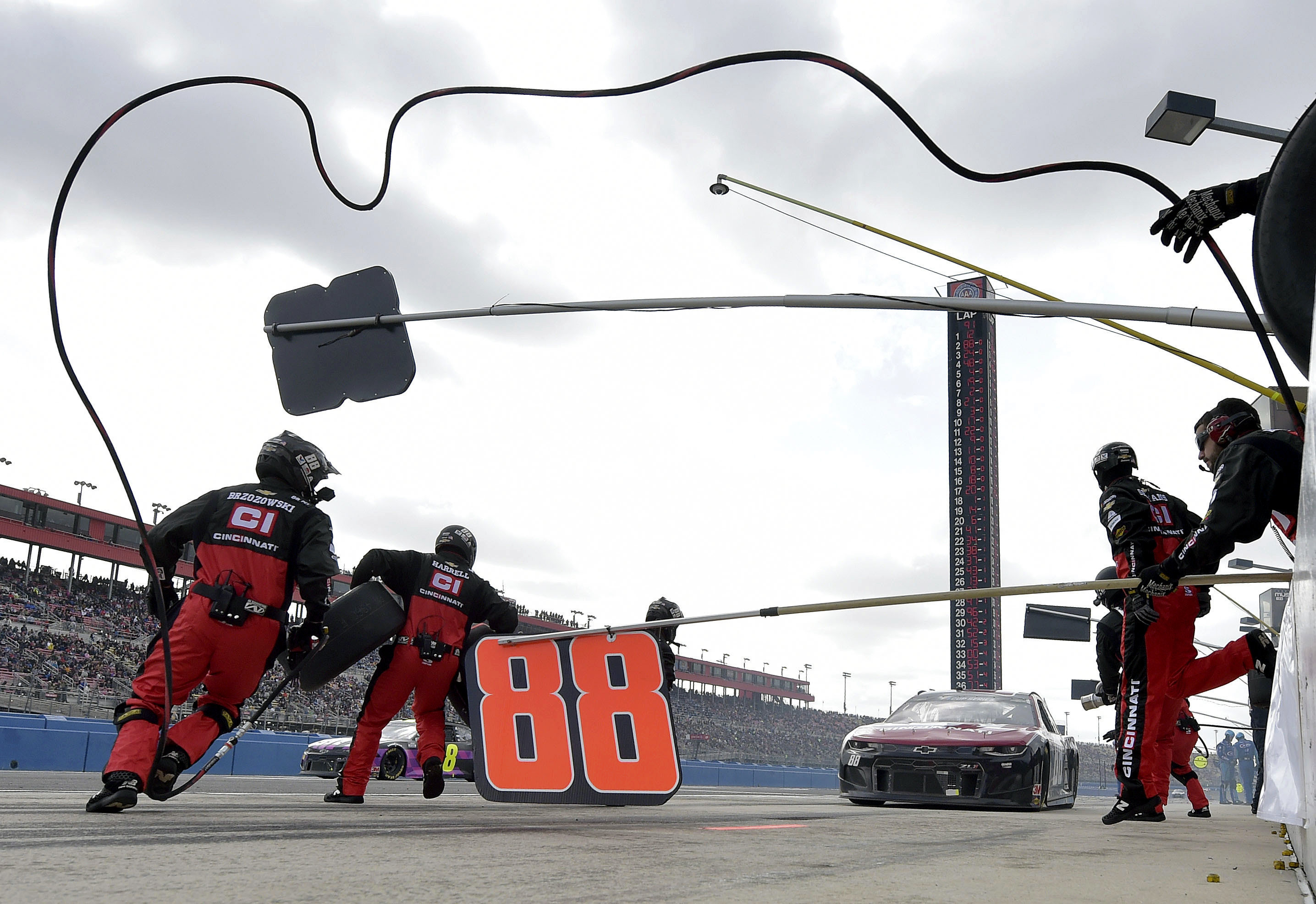 Bowman holds off Busch bros at Fontana for 2nd NASCAR win